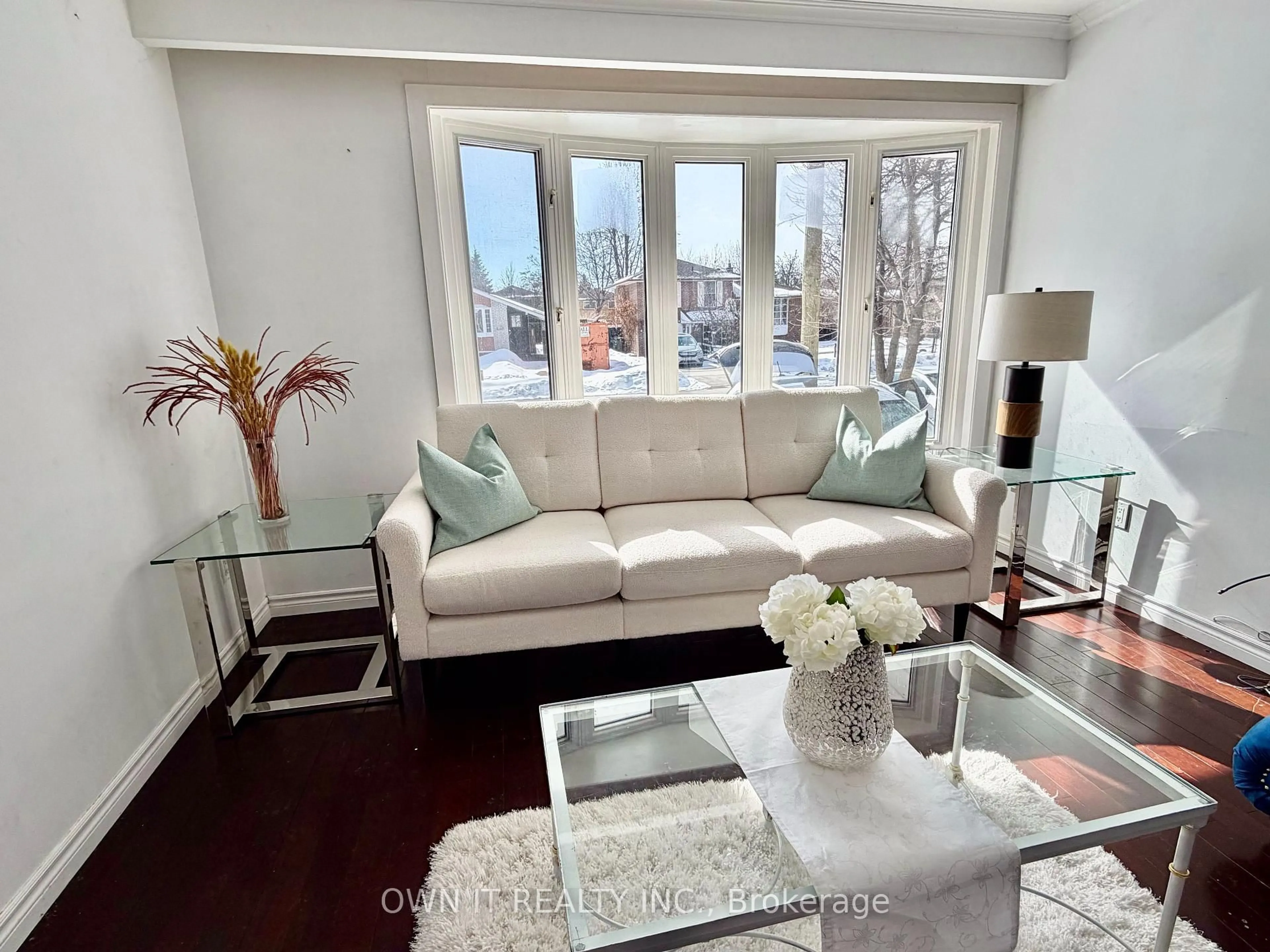 Living room with furniture, unknown for 68 Campbell Dr, Brampton Ontario L6X 2H7