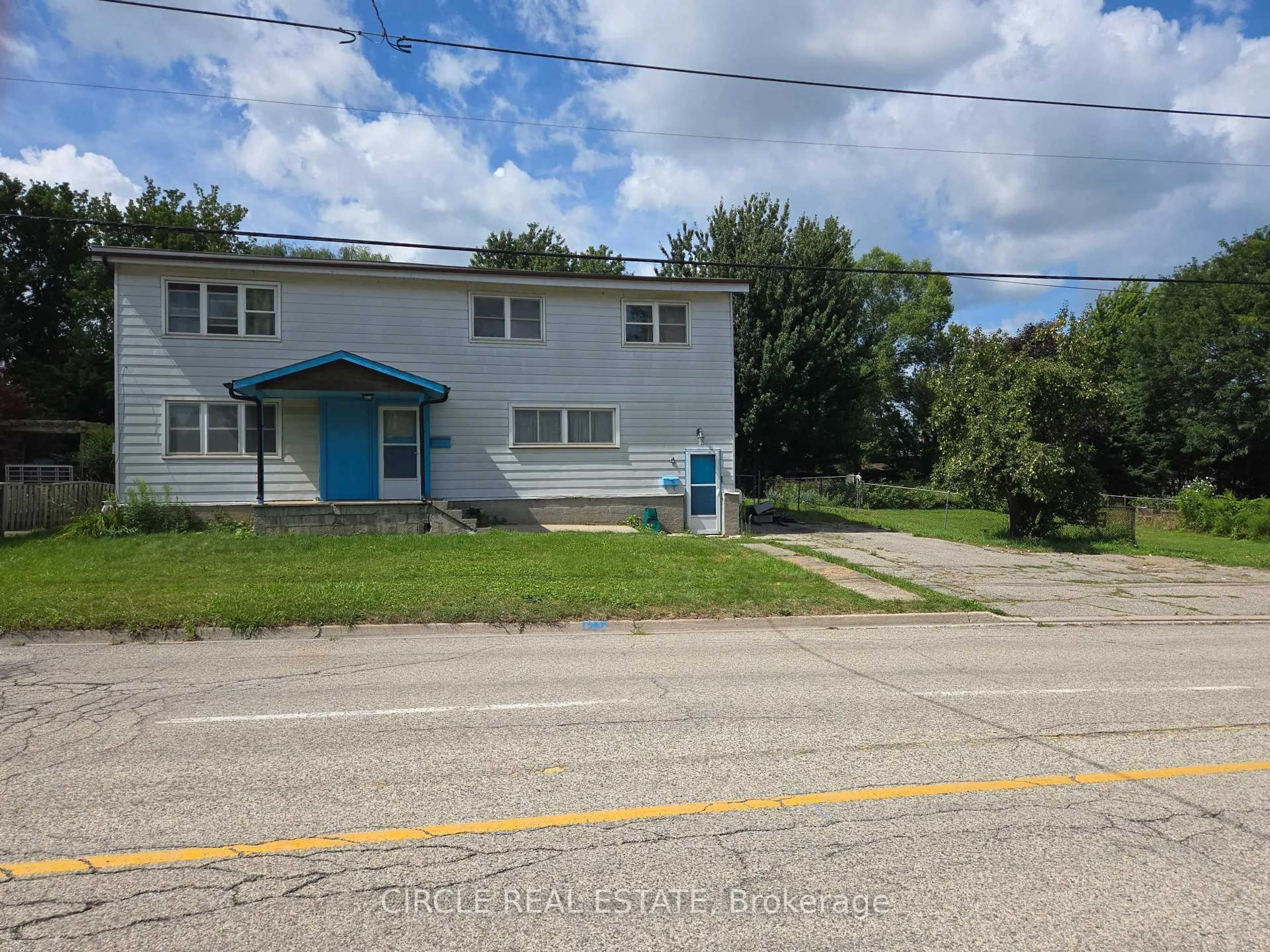 A pic from outside/outdoor area/front of a property/back of a property/a pic from drone, street for 4 3rd Sdrd, Milton Ontario L9T 2W4