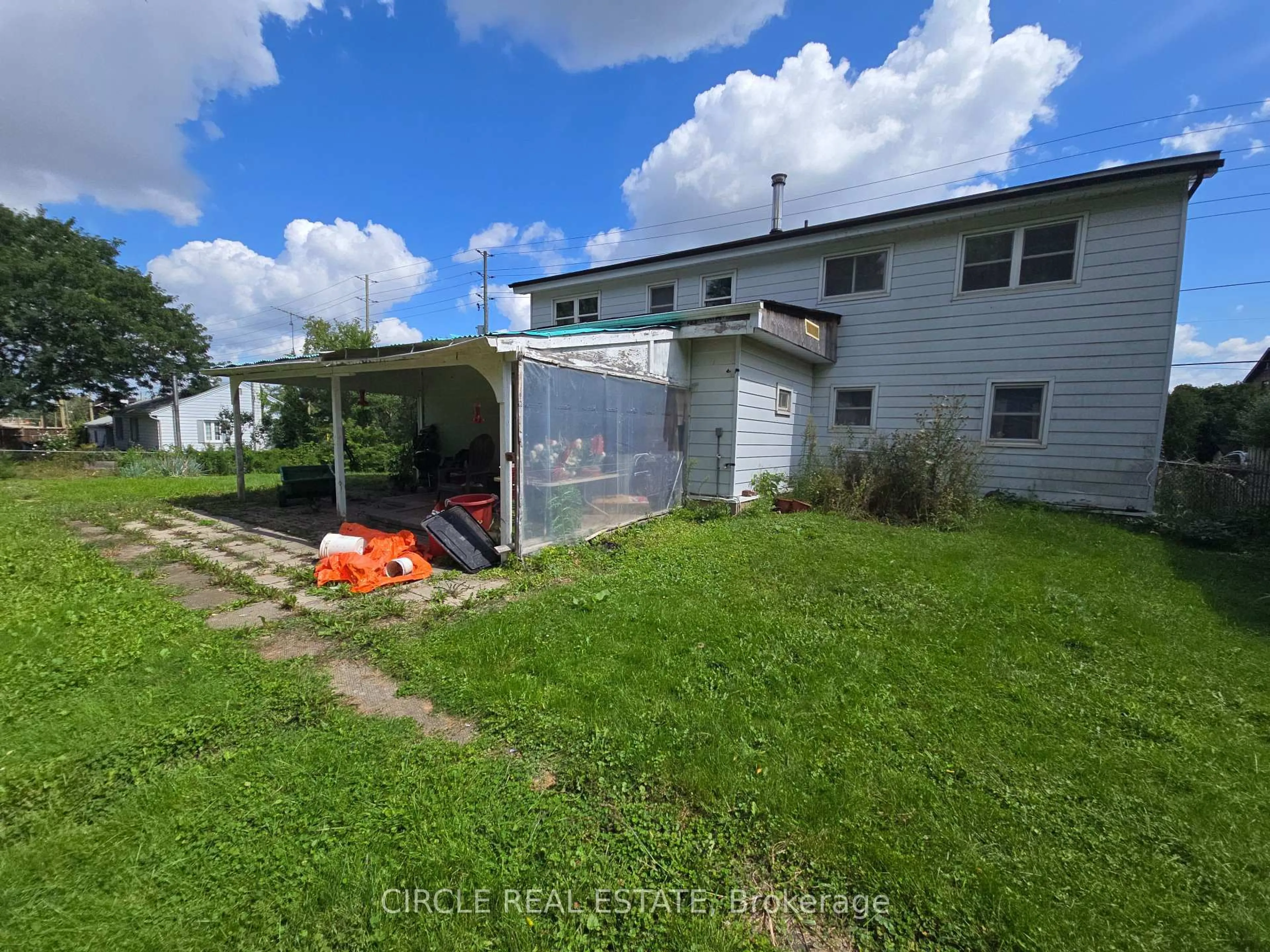 A pic from outside/outdoor area/front of a property/back of a property/a pic from drone, water/lake/river/ocean view for 4 3rd Sdrd, Milton Ontario L9T 2W4