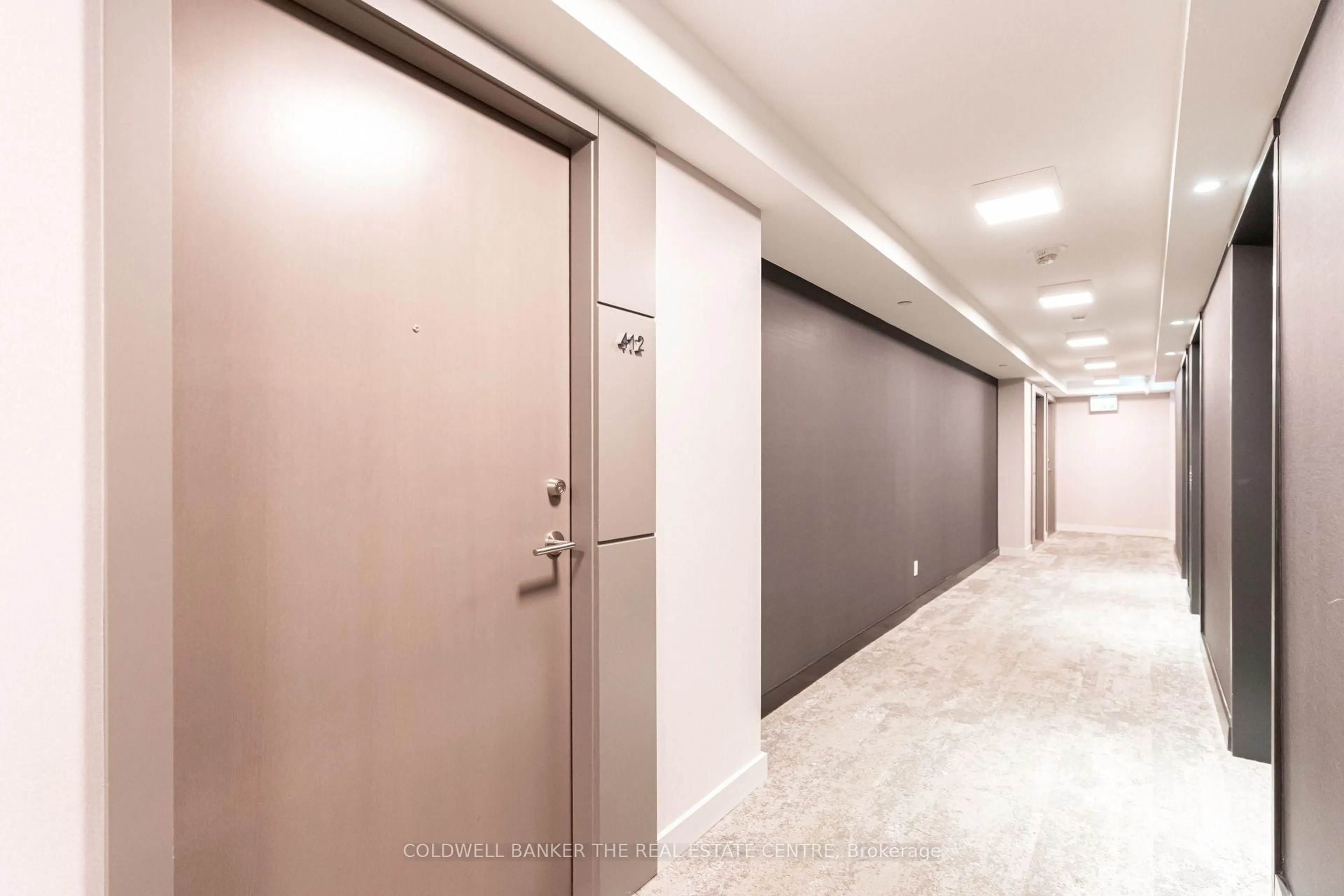 Indoor foyer for 10 Wilby Cres #412, Toronto Ontario M9N 0B6