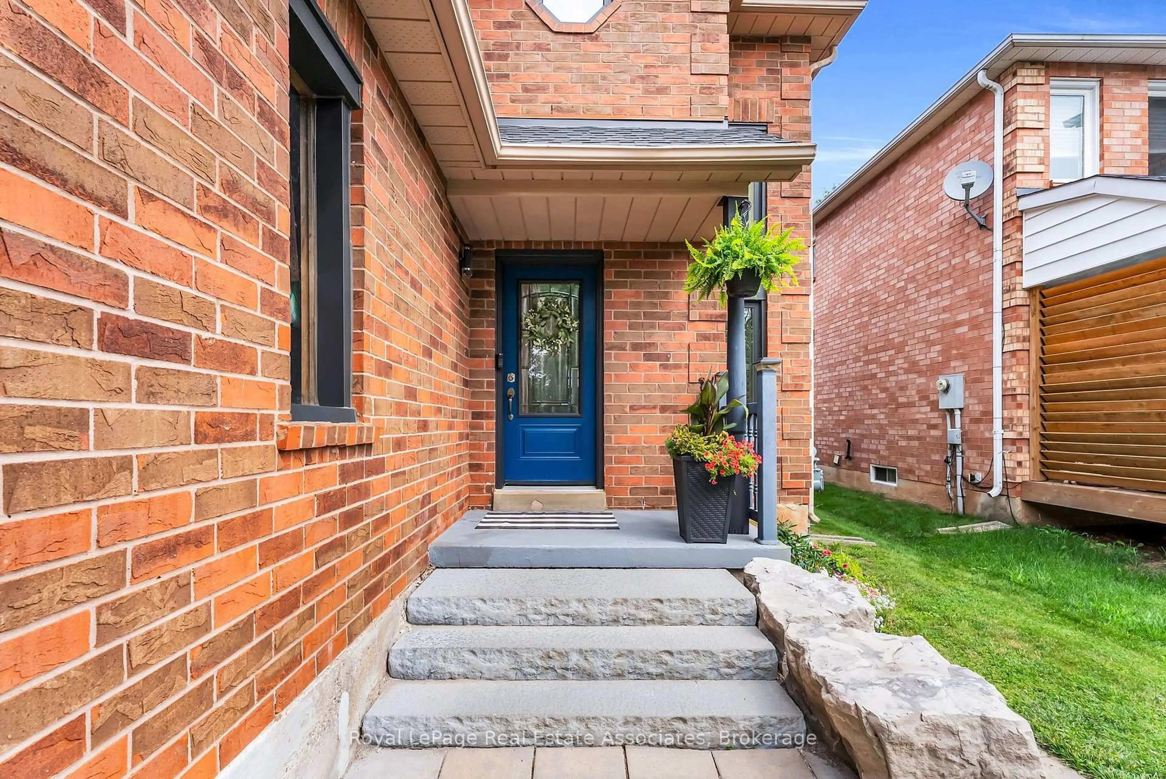 Home with brick exterior material, street for 22 Mccullough Cres, Halton Hills Ontario L7G 5N5
