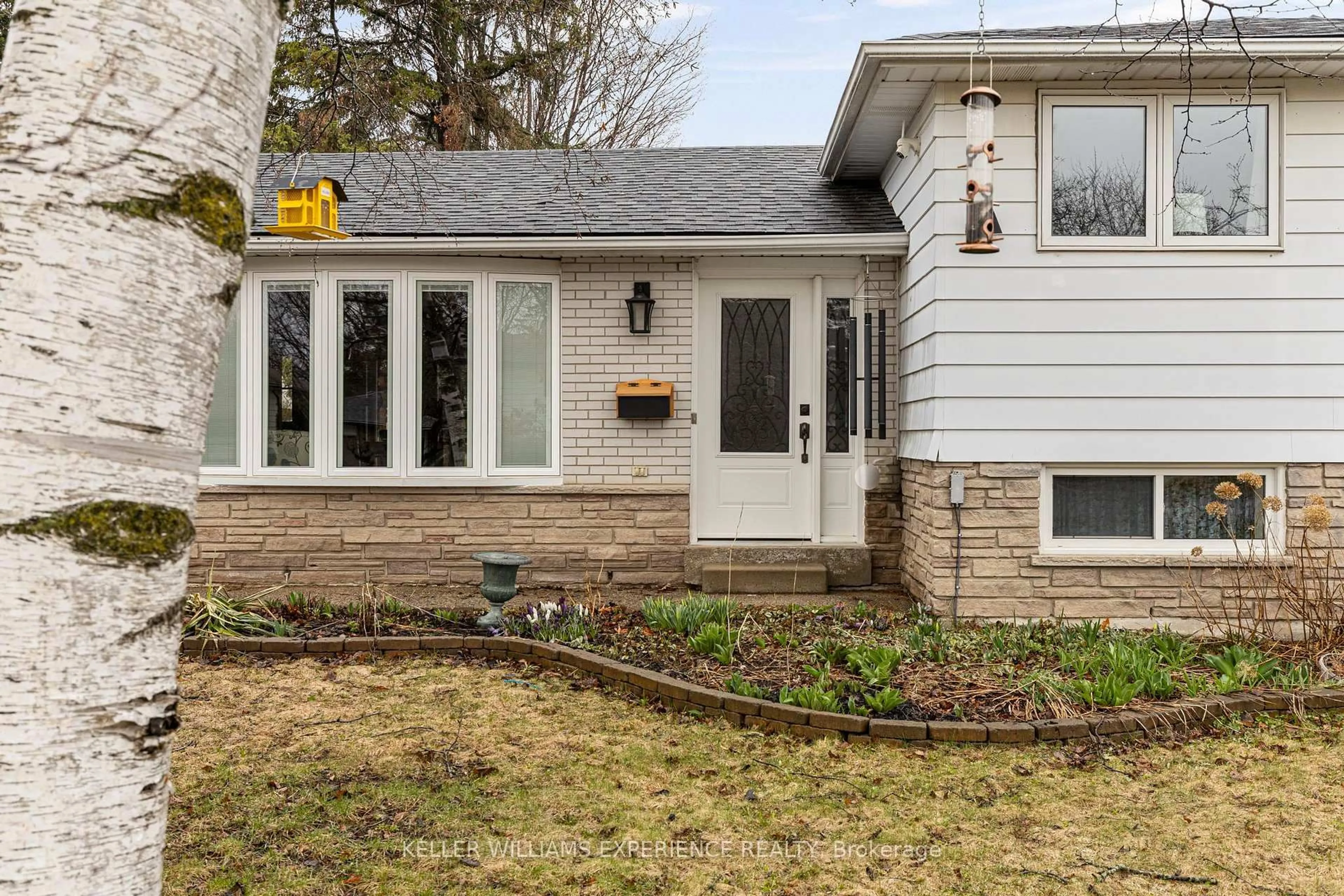 Home with vinyl exterior material, street for 27 Rustic Cres, Orangeville Ontario L9W 1T1