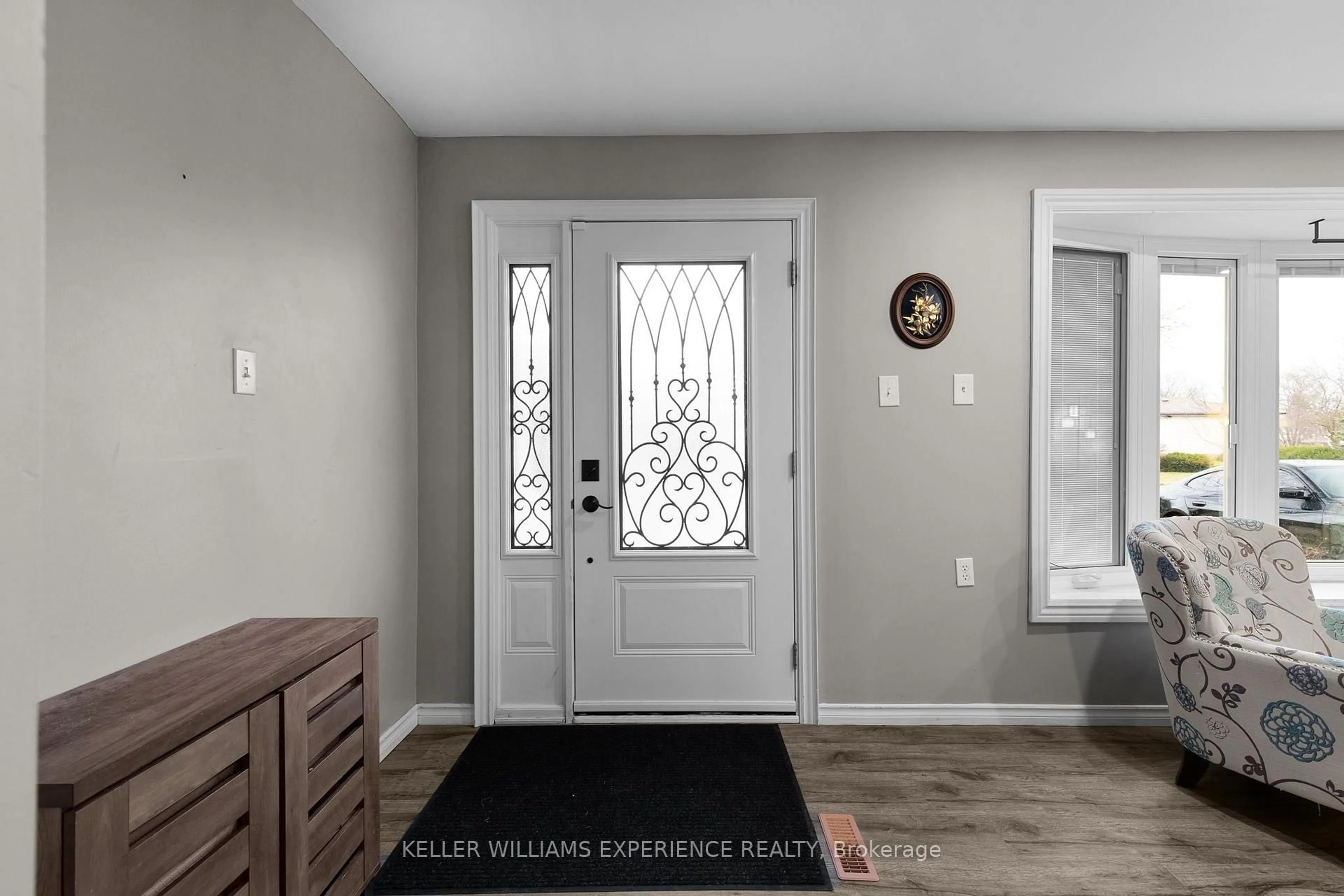Indoor entryway for 27 Rustic Cres, Orangeville Ontario L9W 1T1
