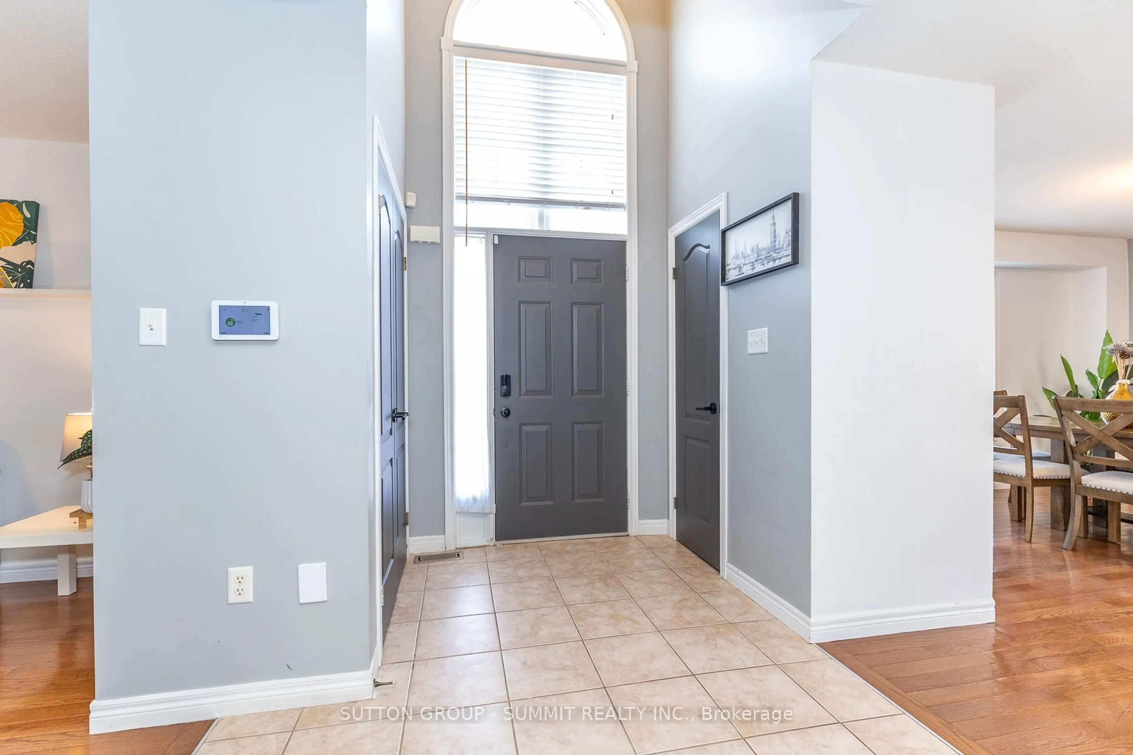 Indoor entryway for 4055 Forest Run Ave #54, Burlington Ontario L7M 5B8