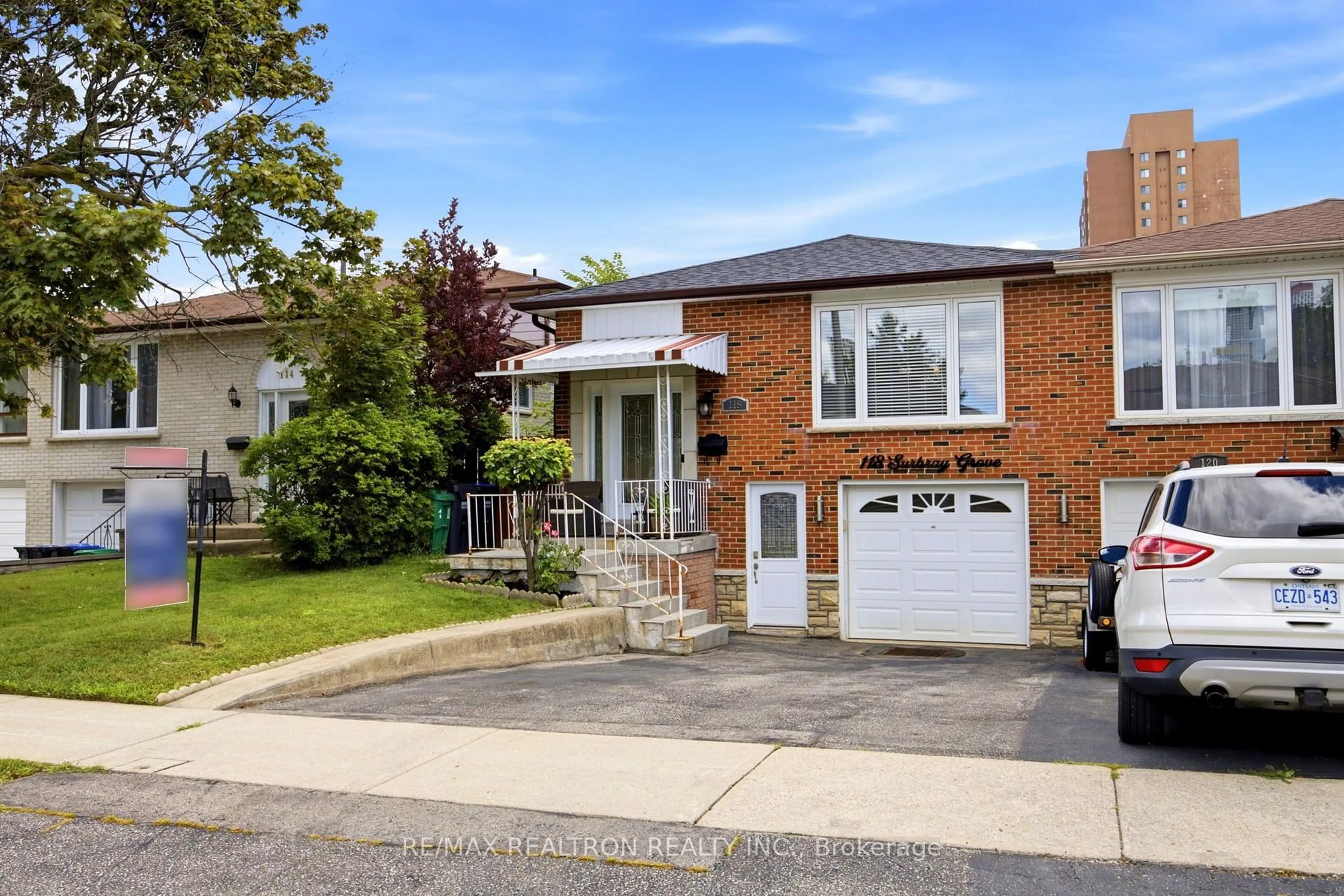Home with brick exterior material, street for 118 Surbray Grve, Mississauga Ontario L5B 2E1