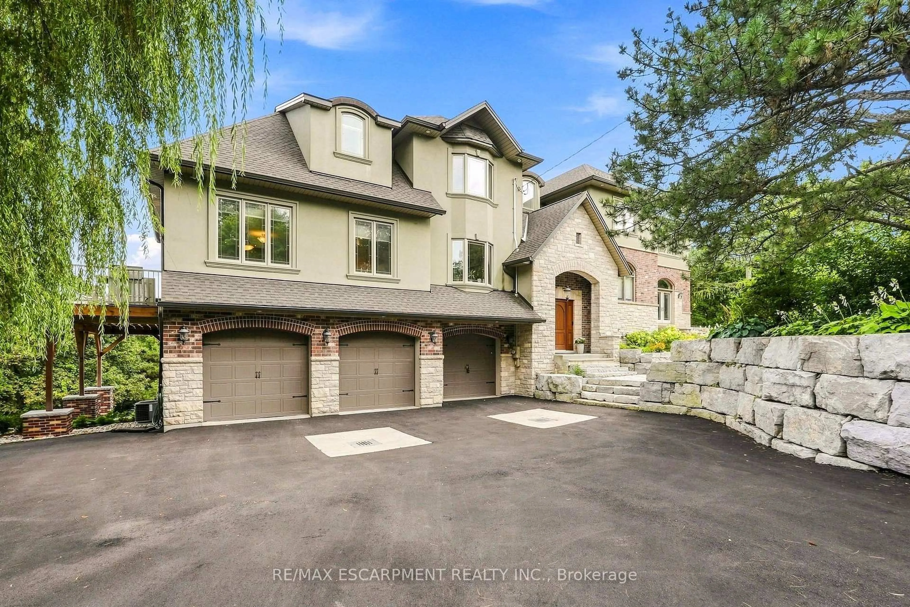 Home with brick exterior material, street for 1296 Dundas St, Burlington Ontario L7R 3X4