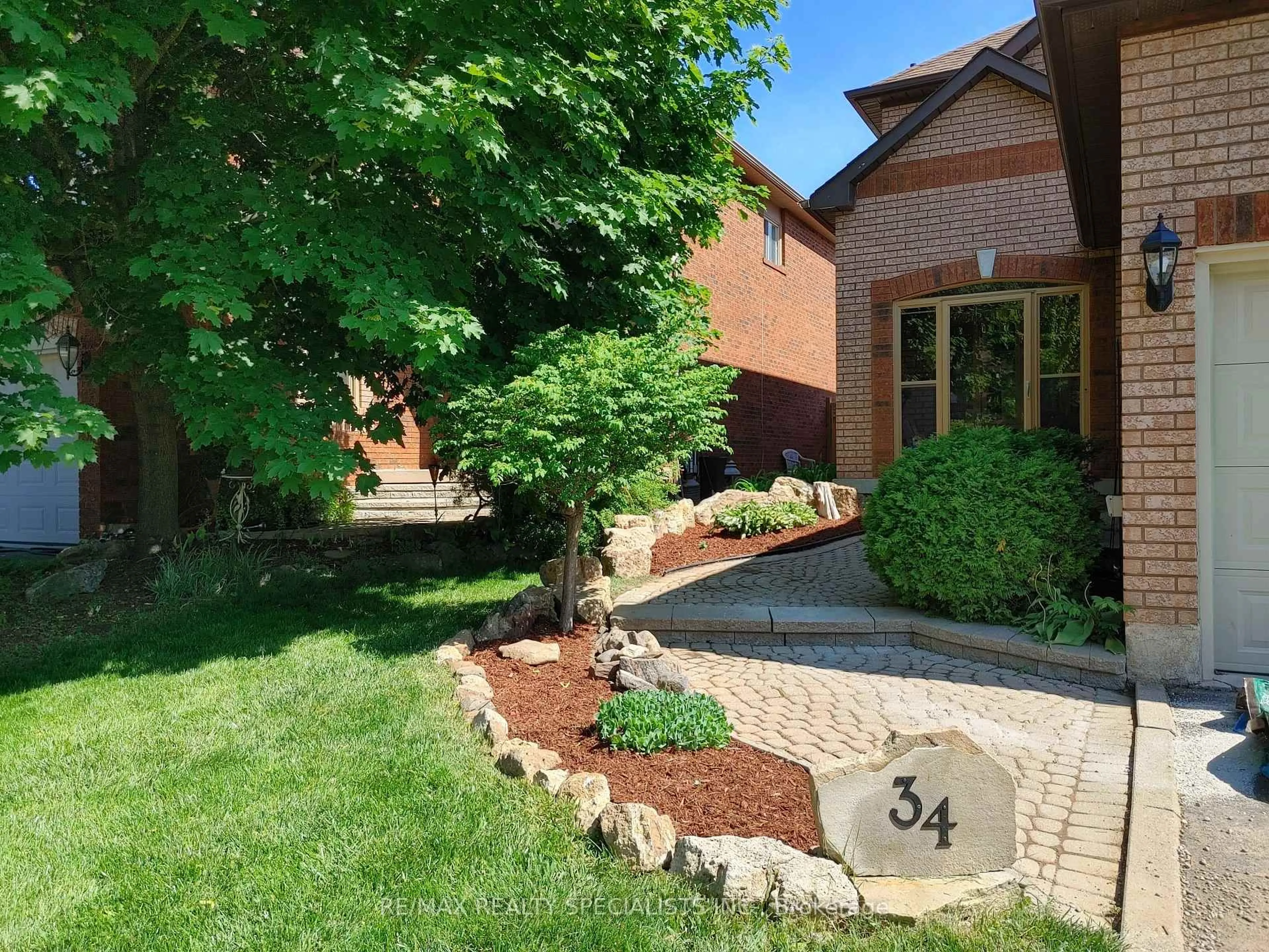 Home with brick exterior material, street for 34 Killaloe Cres, Halton Hills Ontario L7G 5N2