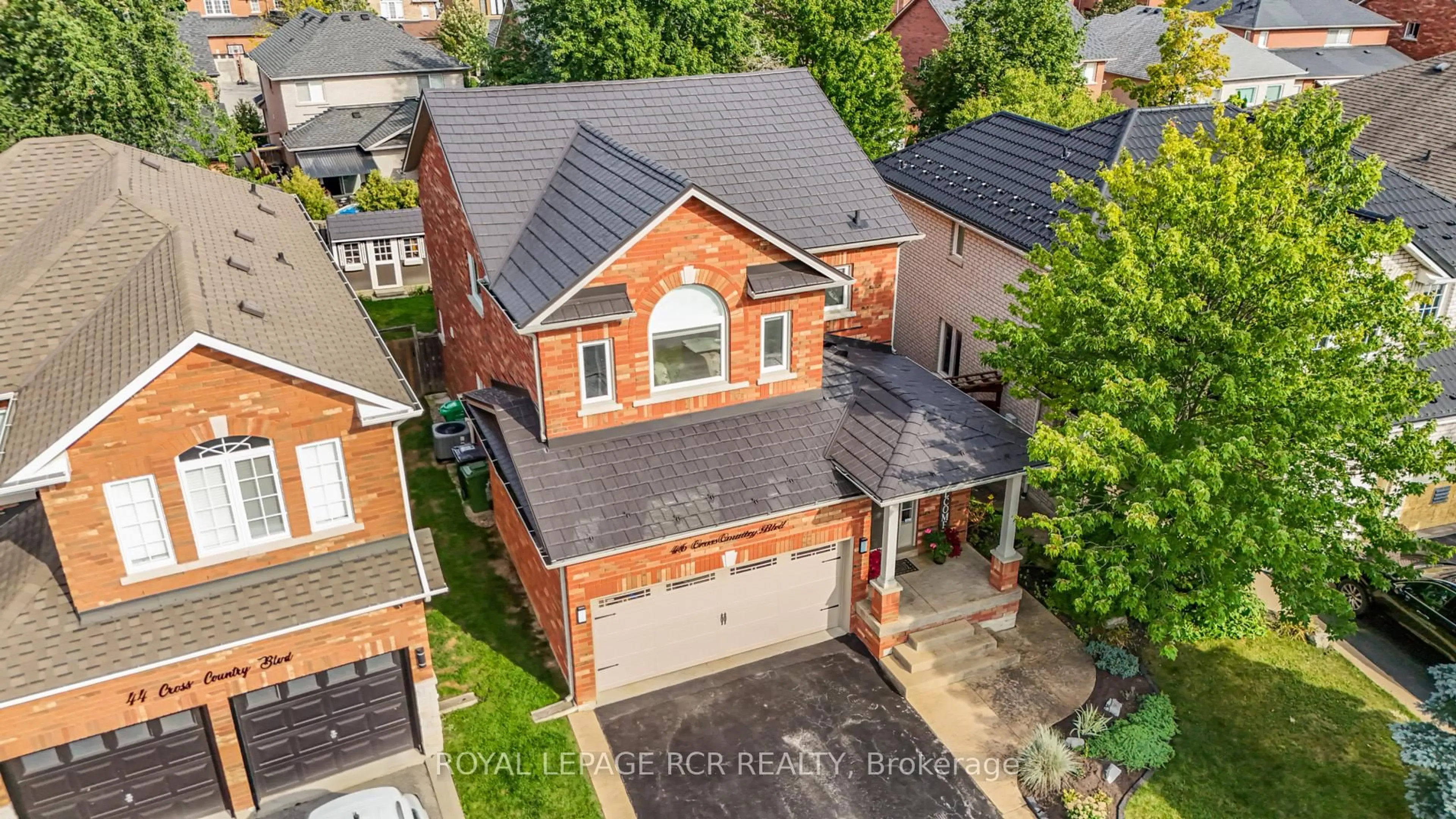 A pic from outside/outdoor area/front of a property/back of a property/a pic from drone, street for 46 Cross Country Blvd, Caledon Ontario L7E 2N6