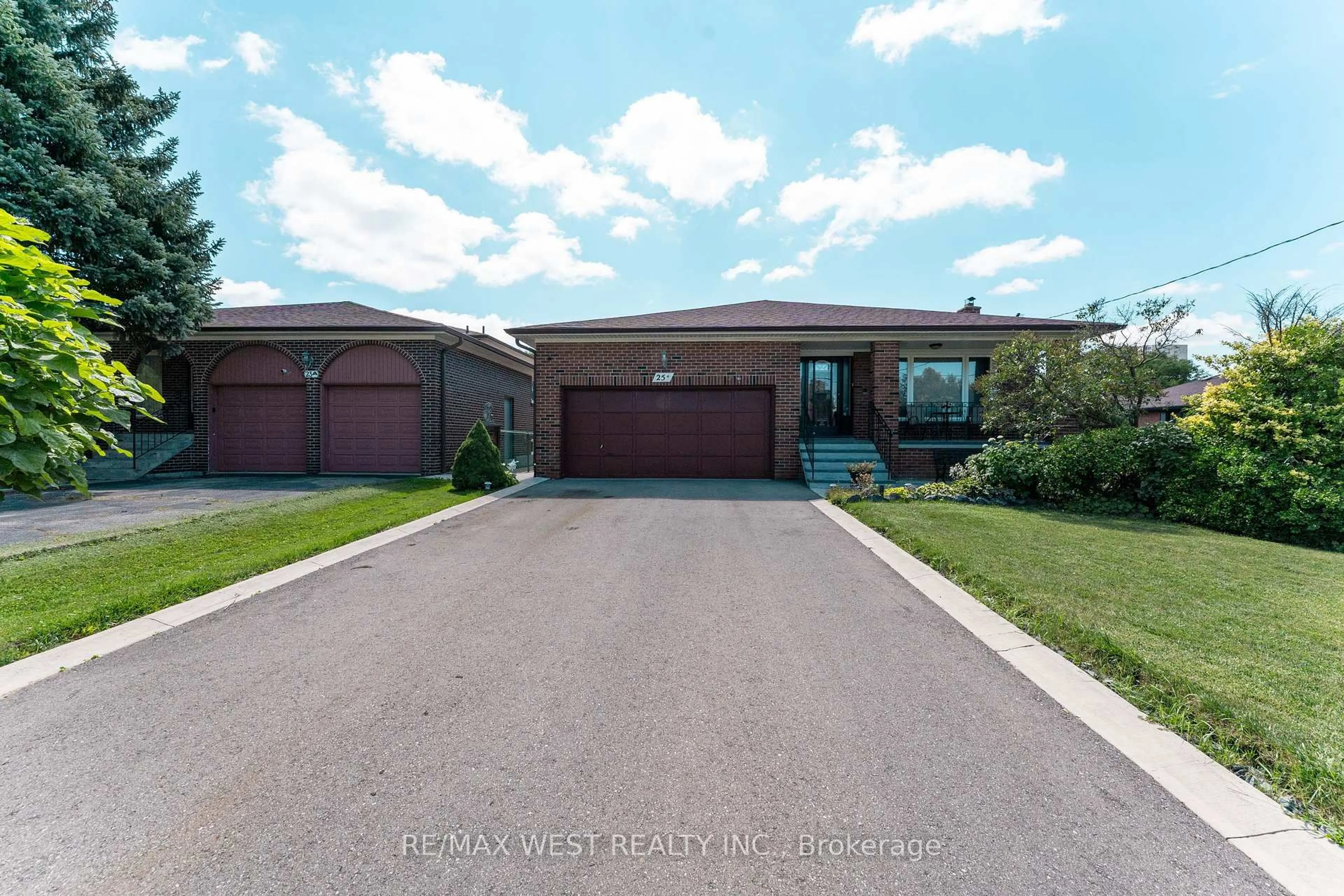 Unknown for 25A St Andrews Blvd, Toronto Ontario M9R 1V9