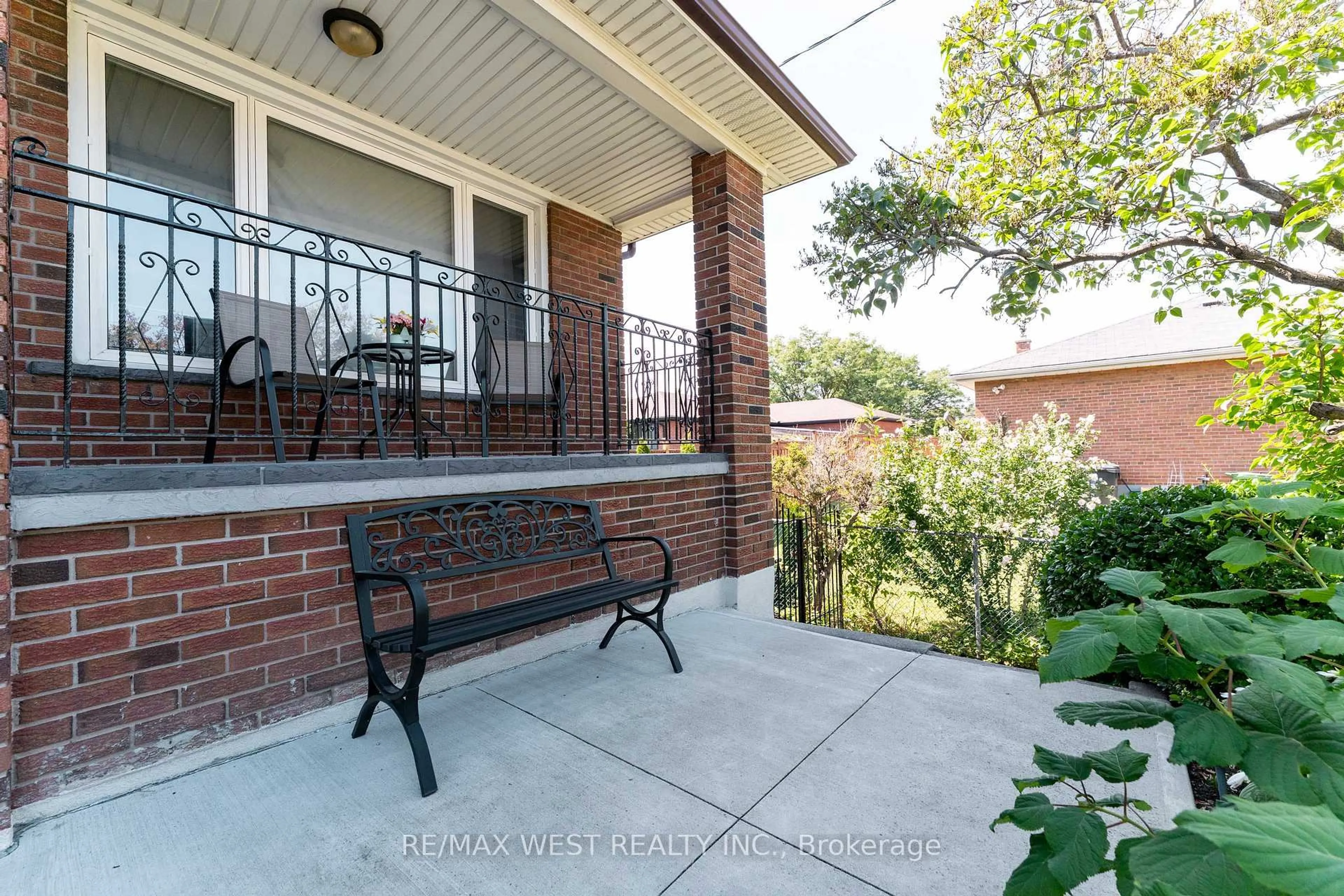 Patio, street for 25A St Andrews Blvd, Toronto Ontario M9R 1V9