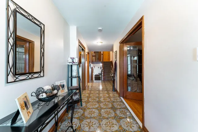 25A St Andrews Blvd, Toronto 5