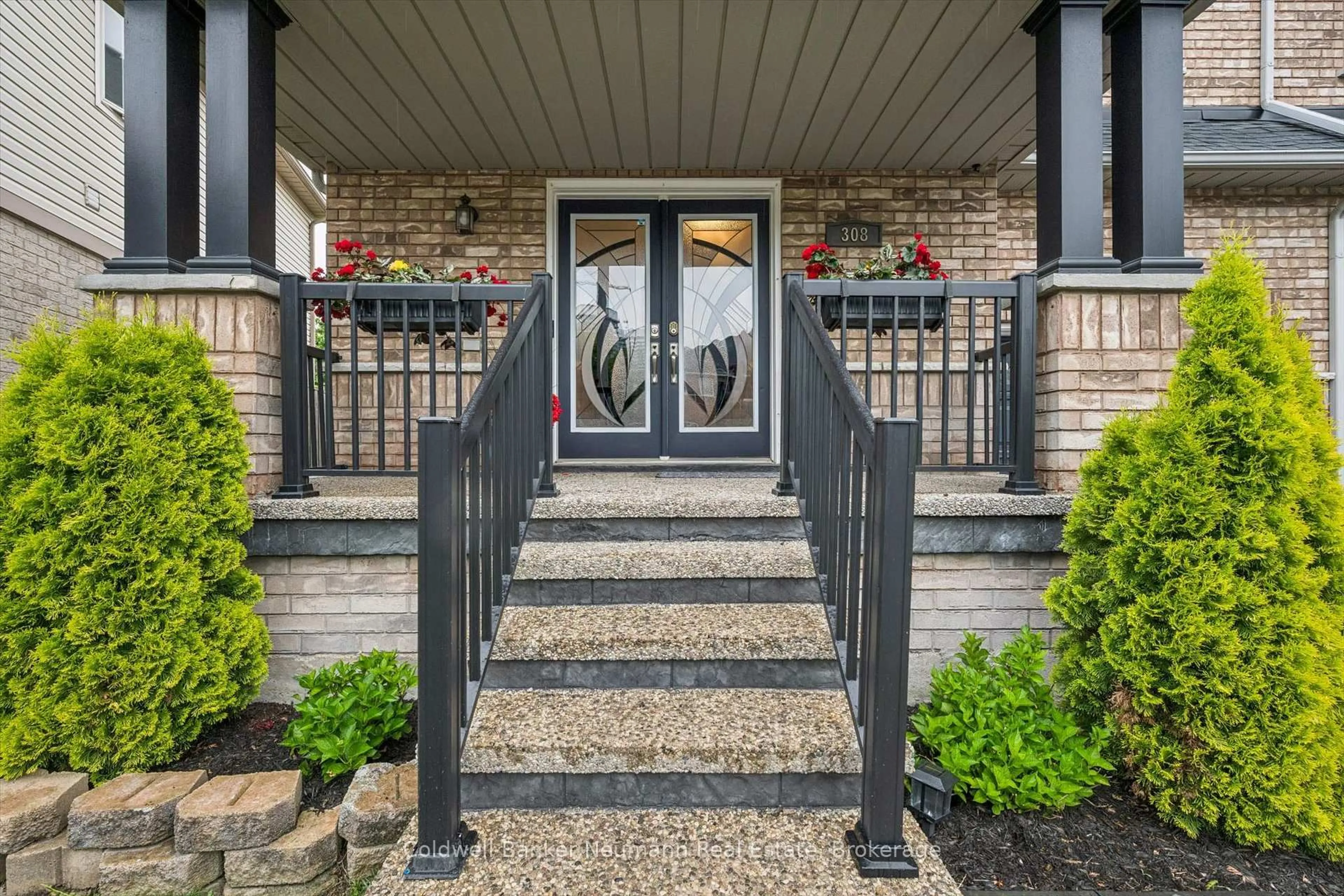 Indoor entryway for 308 Fasken Crt, Milton Ontario L9T 6S9