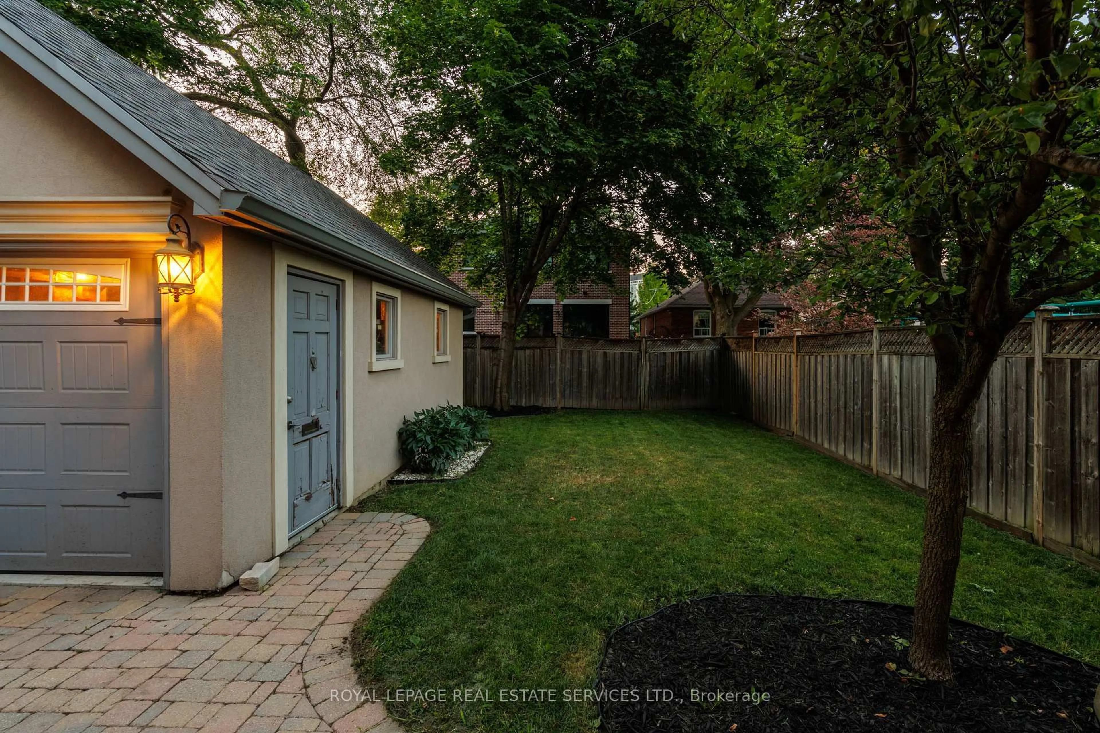 Unknown for 4 Springbrook Gdns, Toronto Ontario M8Z 3B3