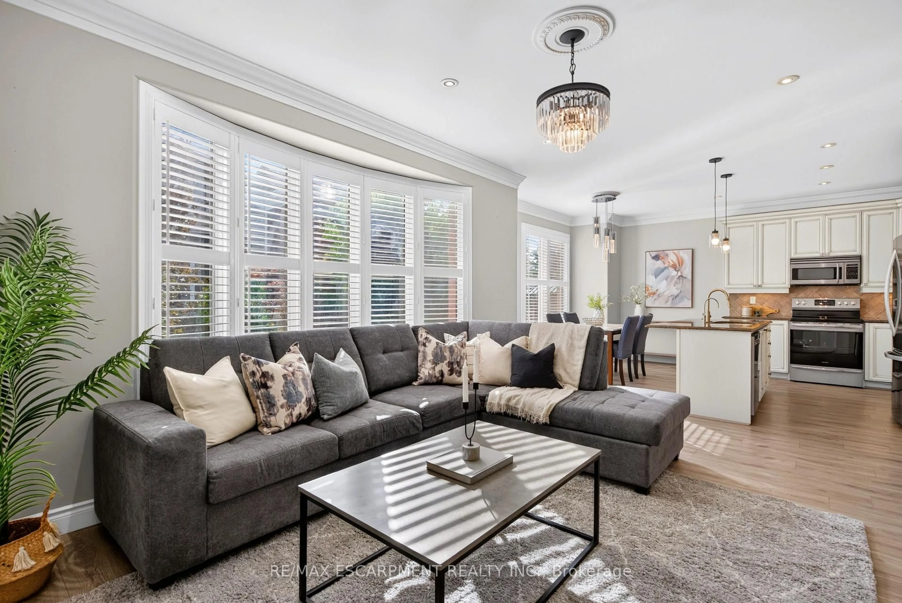 Living room with furniture, unknown for 755 Rayner Crt, Milton Ontario L9T 0P1