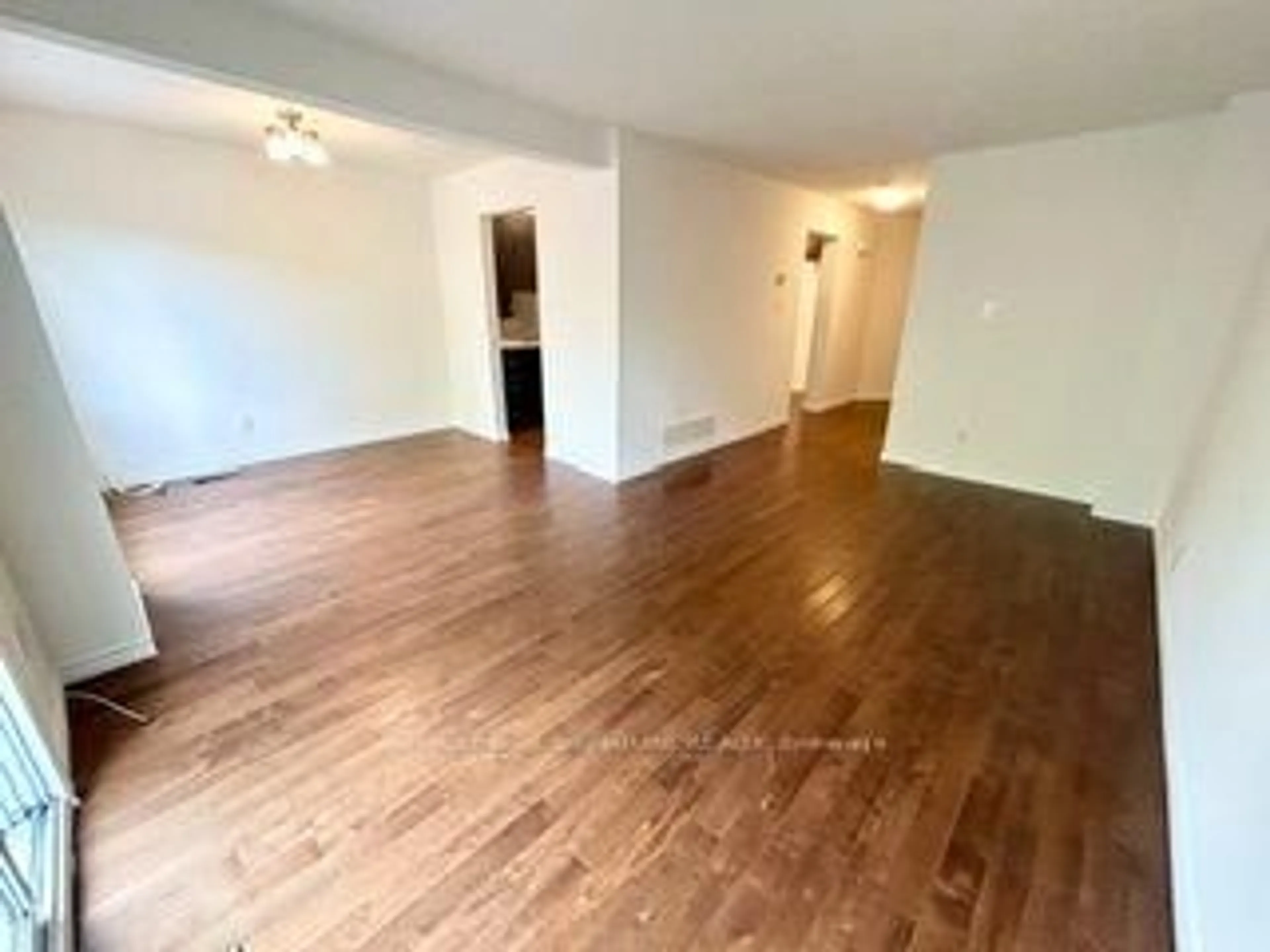 A pic of a room for 2682 Romark Mews, Mississauga Ontario L5L 2Z4