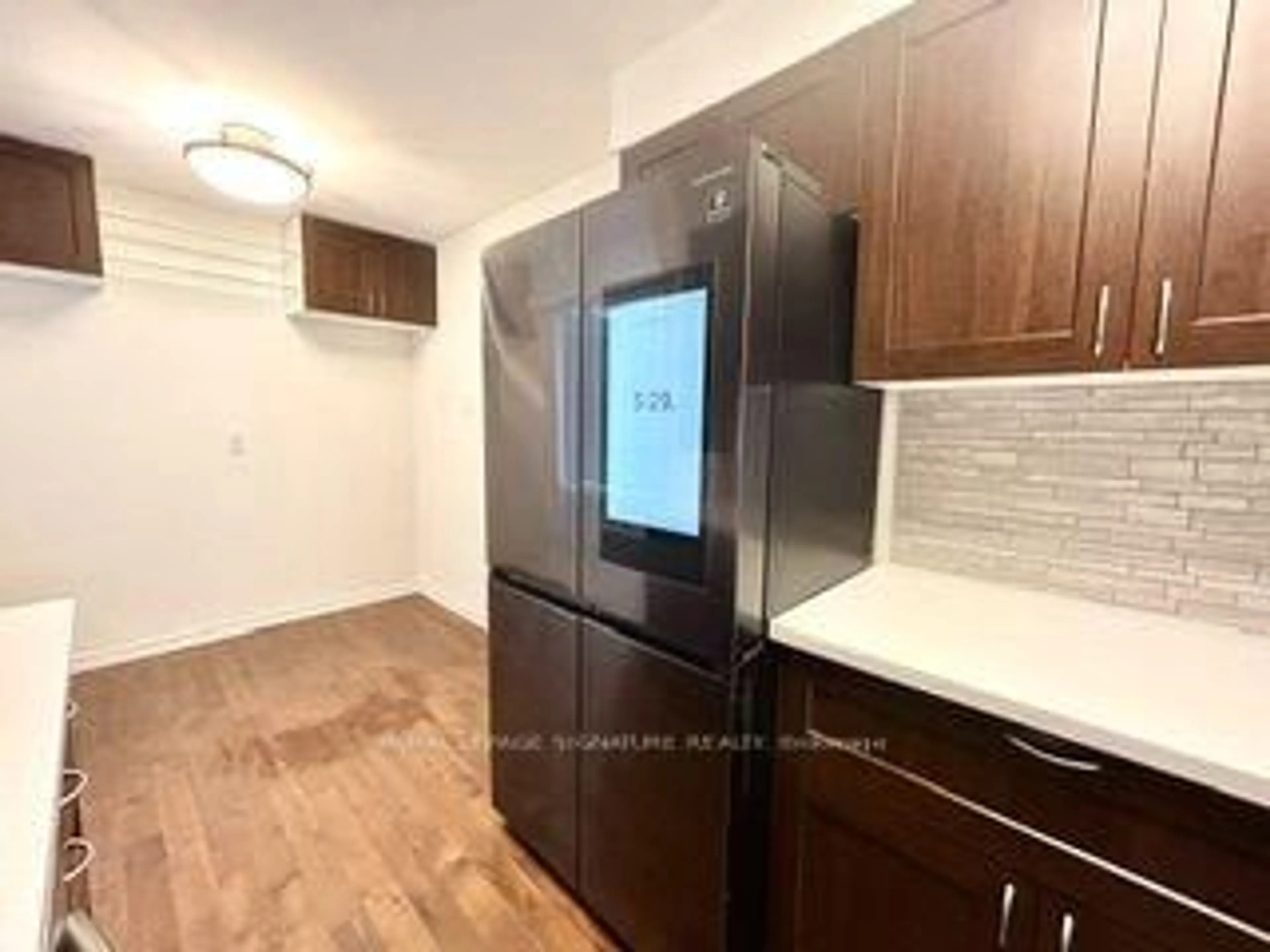Standard kitchen, wood/laminate floor for 2682 Romark Mews, Mississauga Ontario L5L 2Z4