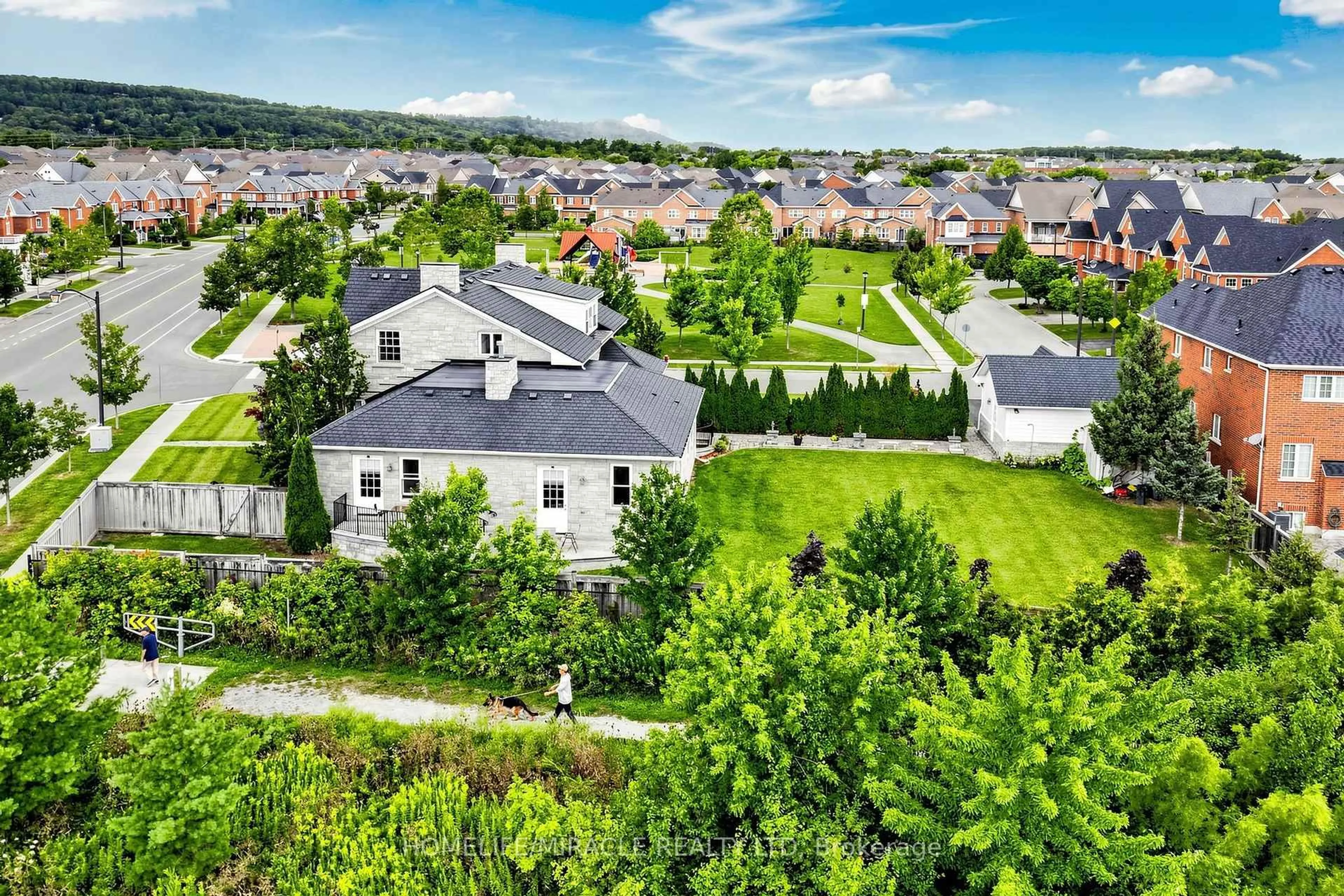 A pic from outside/outdoor area/front of a property/back of a property/a pic from drone, unknown for 477 Savoline Blvd, Milton Ontario L9T 7X4