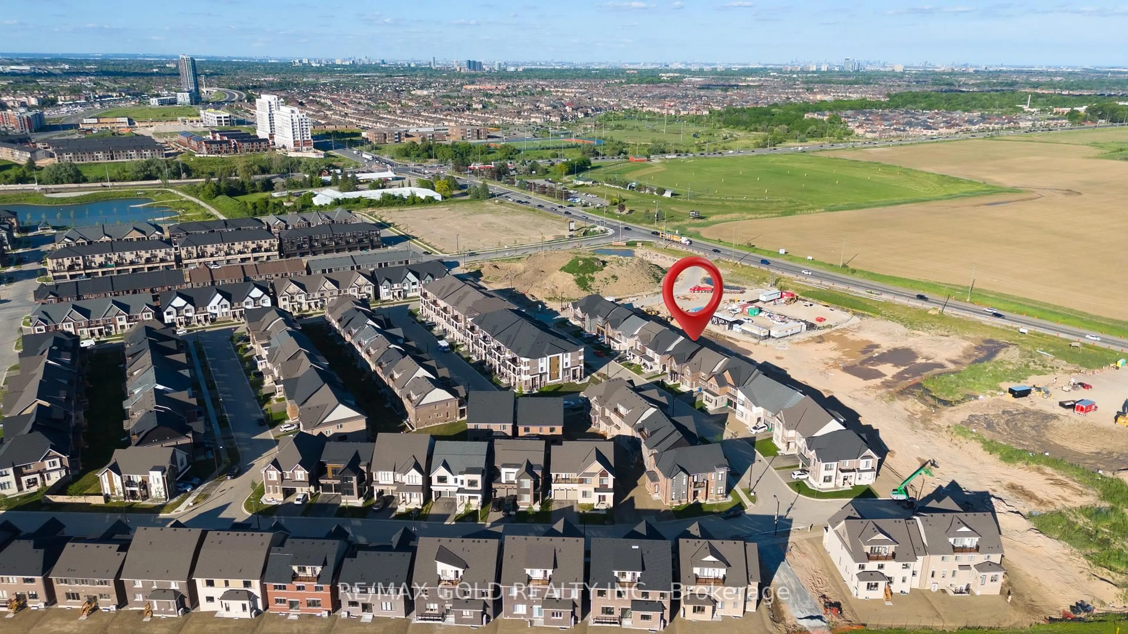 A pic from outside/outdoor area/front of a property/back of a property/a pic from drone, street for 39 Timber Falls Dr, Brampton Ontario L7A 0B8