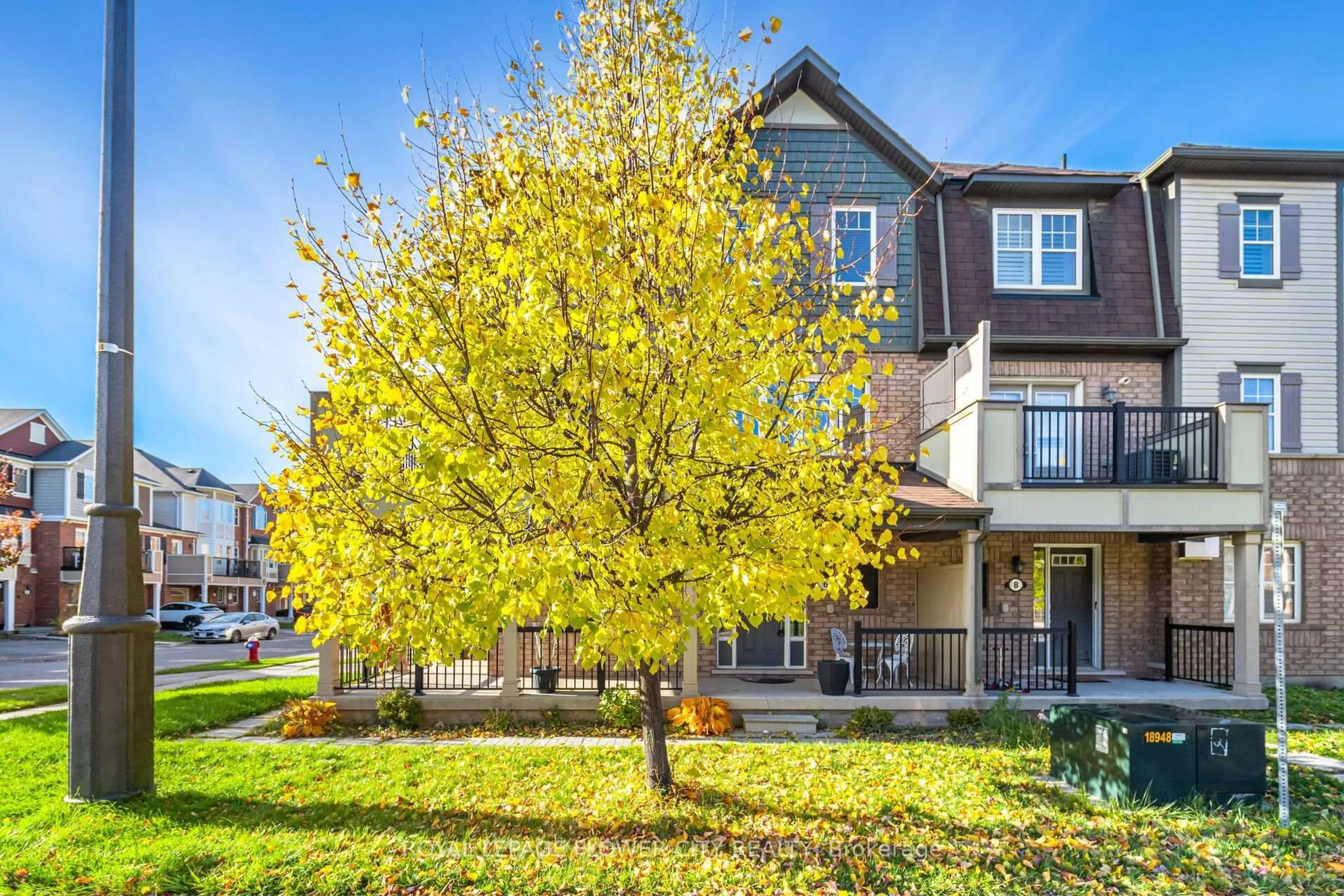 Home with vinyl exterior material, street for 6 Baby Pointe Tr, Brampton Ontario L7A 0W1