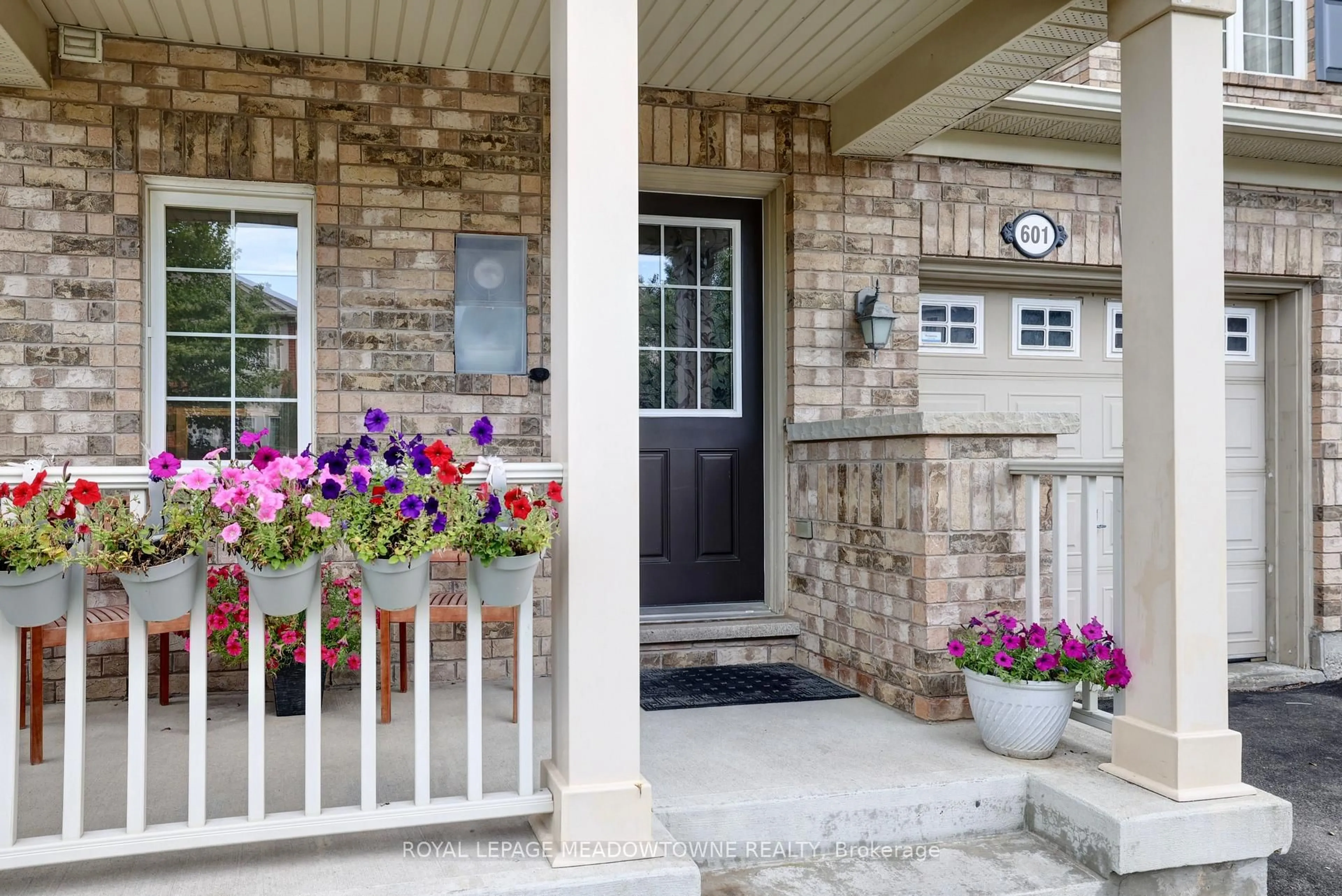 Indoor entryway for 601 Cargill Path, Milton Ontario L9T 7R6