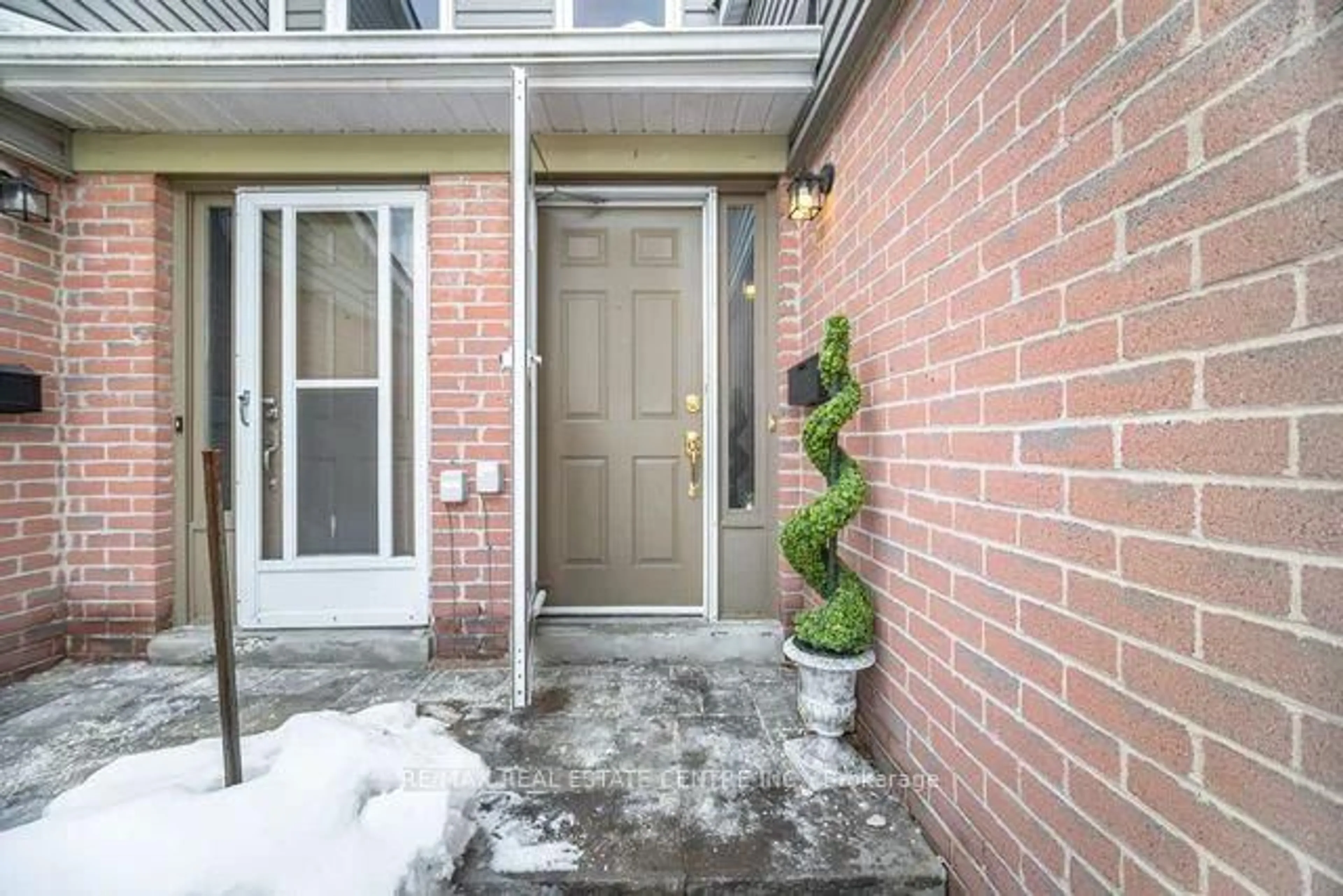 Indoor entryway for 3125 Fifth Line #34, Mississauga Ontario L5L 3S8