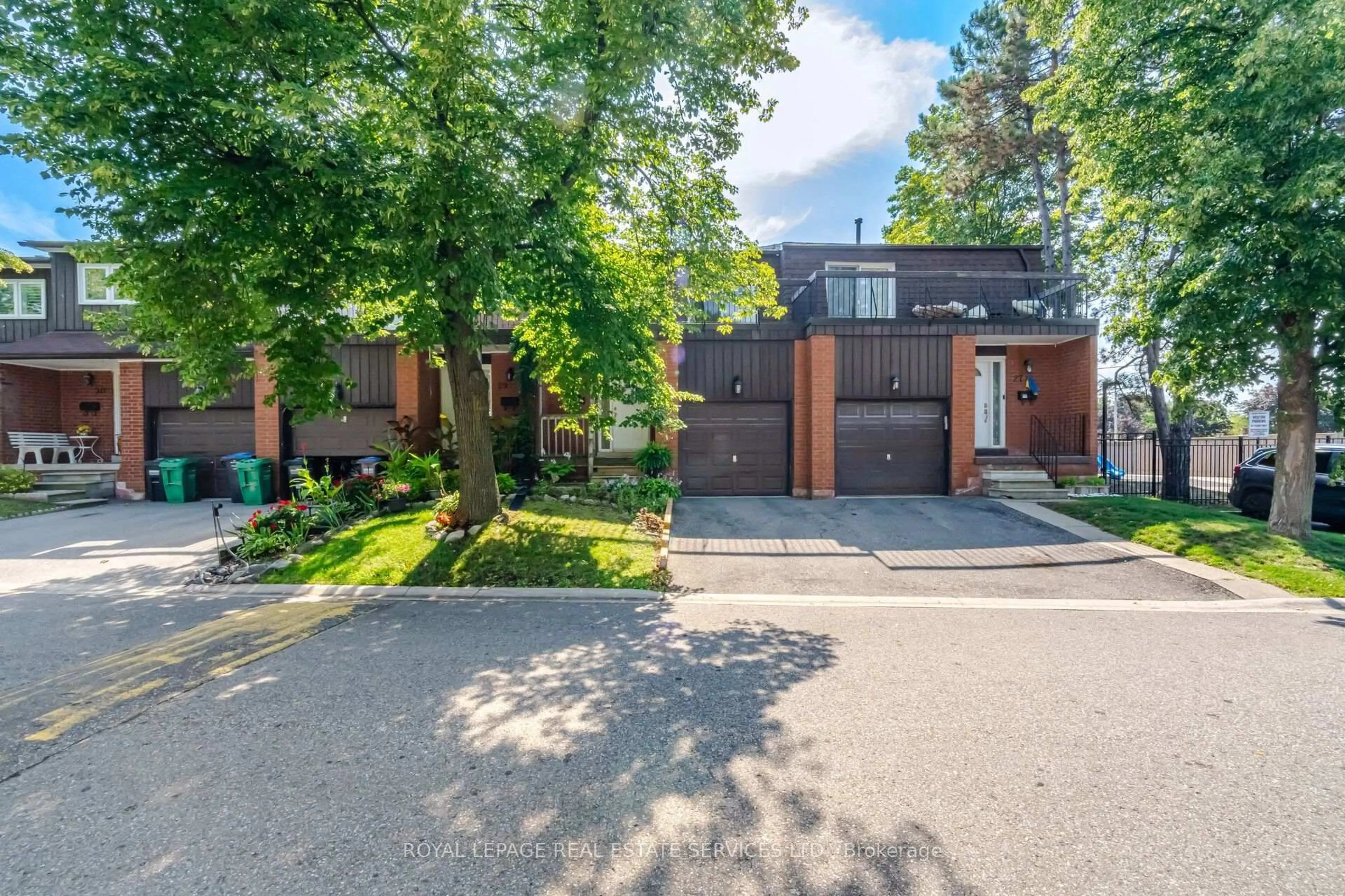 Home with brick exterior material, street for 750 Burnhamthorpe Rd #28, Mississauga Ontario L4Y 2X3