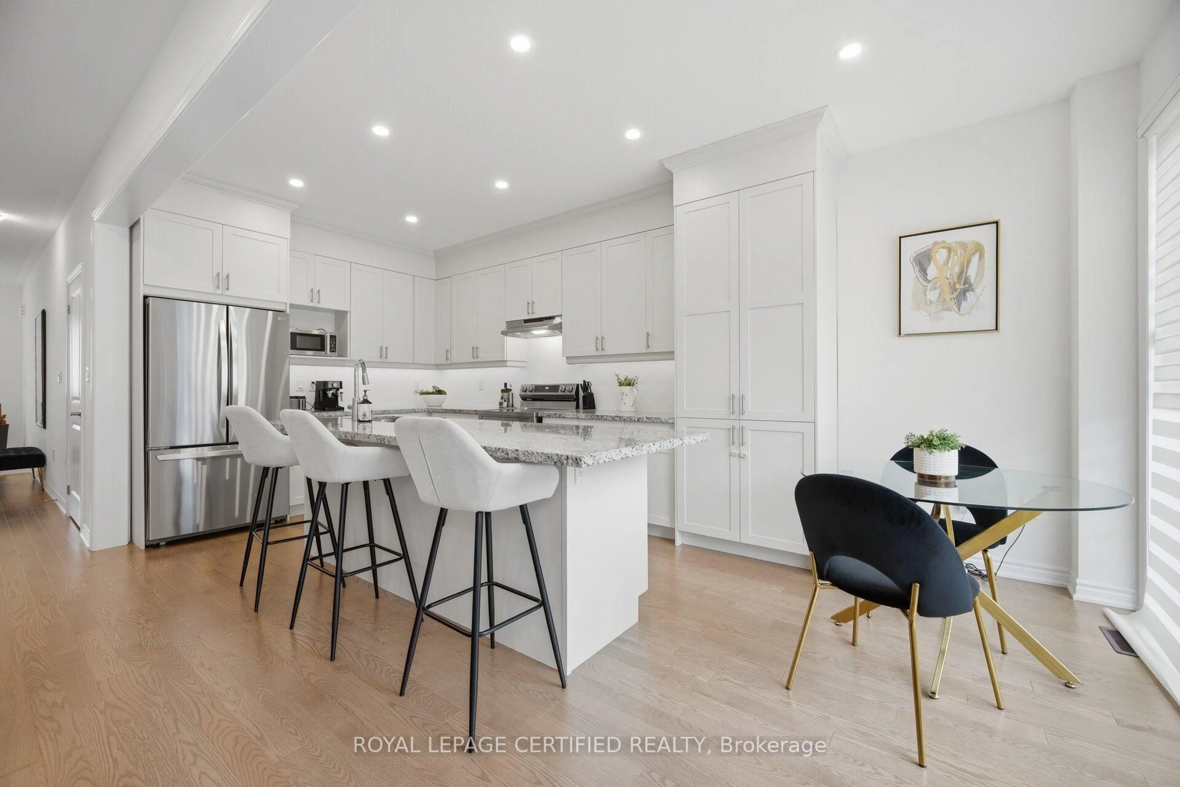 Open concept kitchen, unknown for 29 Lippa Dr, Caledon Ontario L7C 4M3