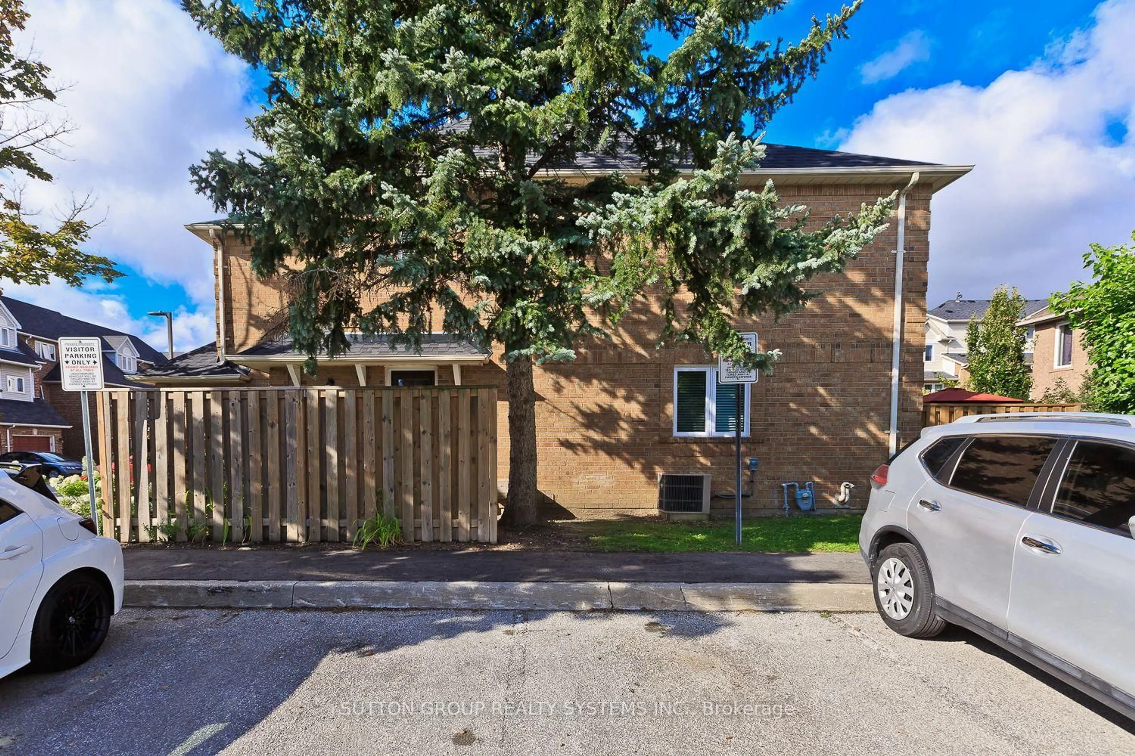 A pic from outside/outdoor area/front of a property/back of a property/a pic from drone, street for 45 Bristol Rd #20, Mississauga Ontario L4Z 3P5