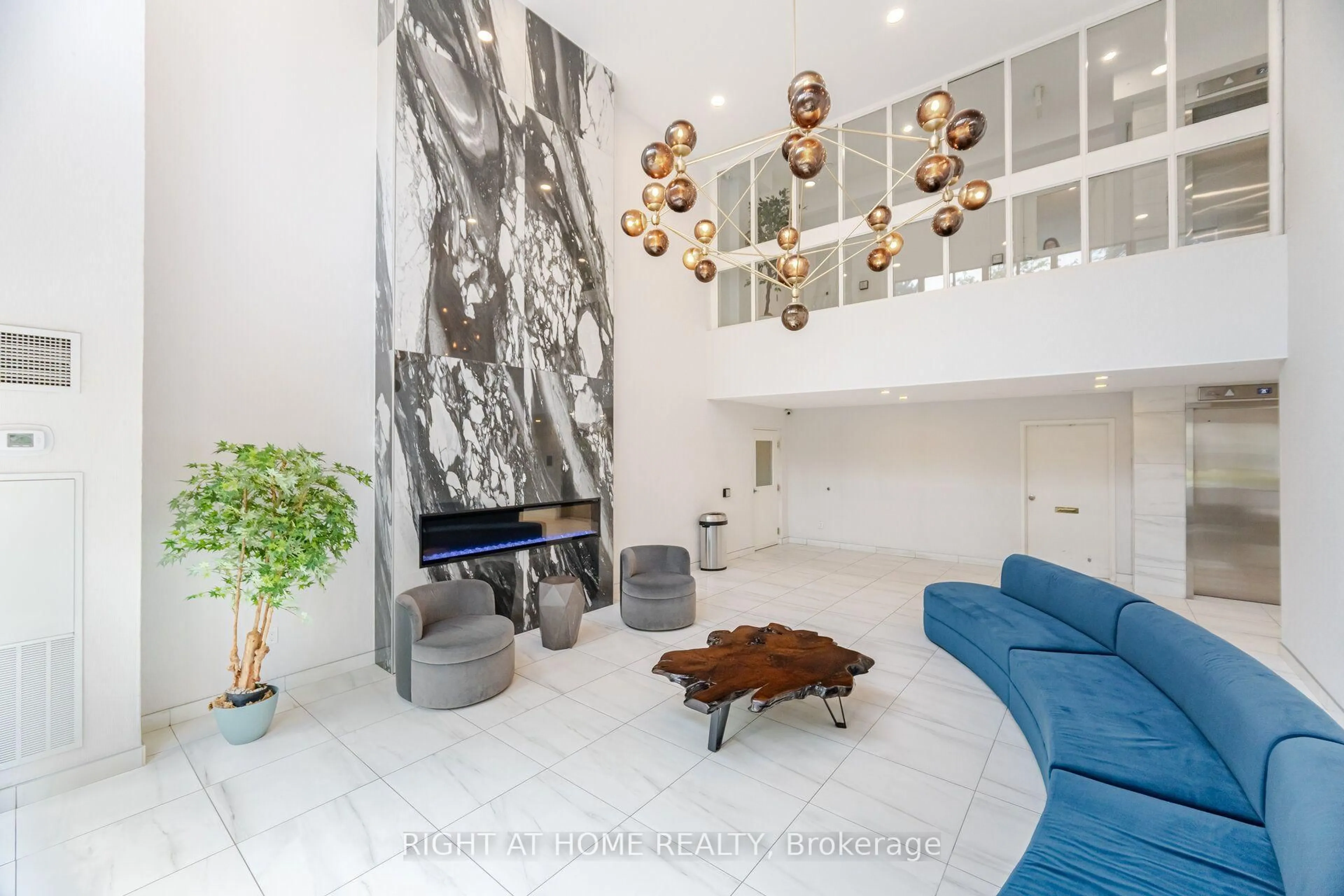 Lobby for 1580 Mississauga Valley Blvd #301, Mississauga Ontario L5A 3T8