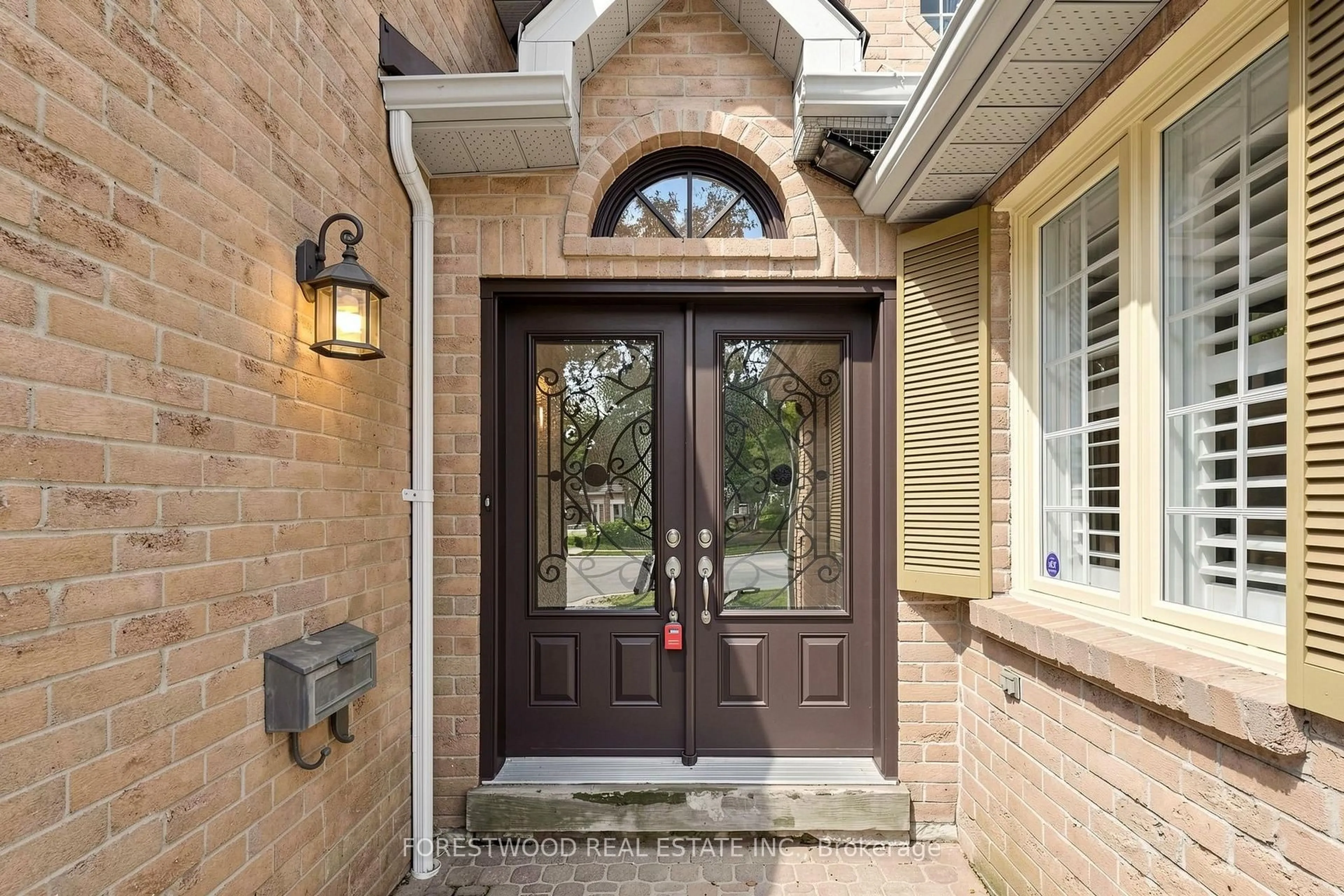 Indoor entryway for 4616 Inverness Blvd, Mississauga Ontario L5M 3L1