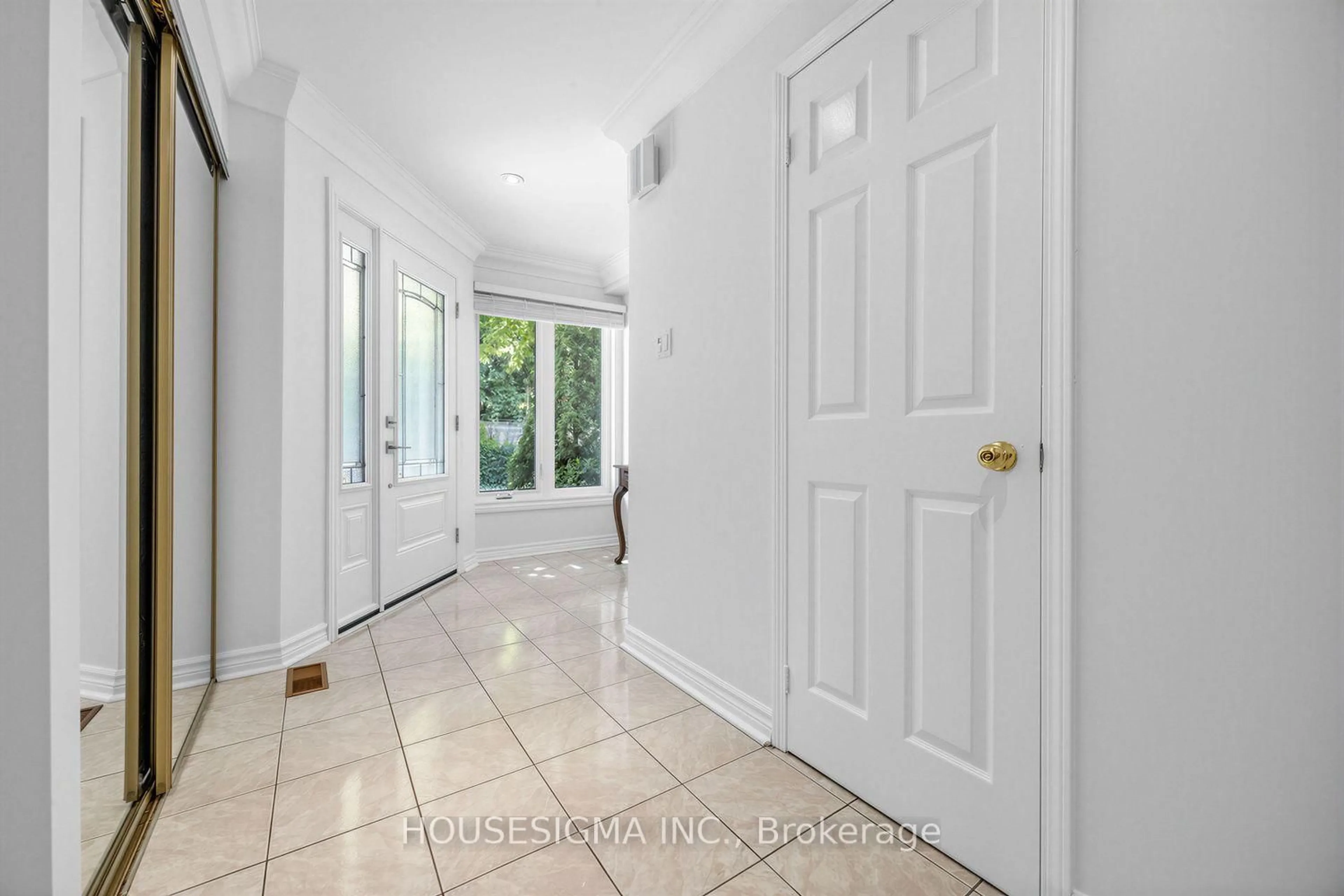Indoor entryway for 2199 Burnhamthorpe Rd #7, Mississauga Ontario L5L 5M7