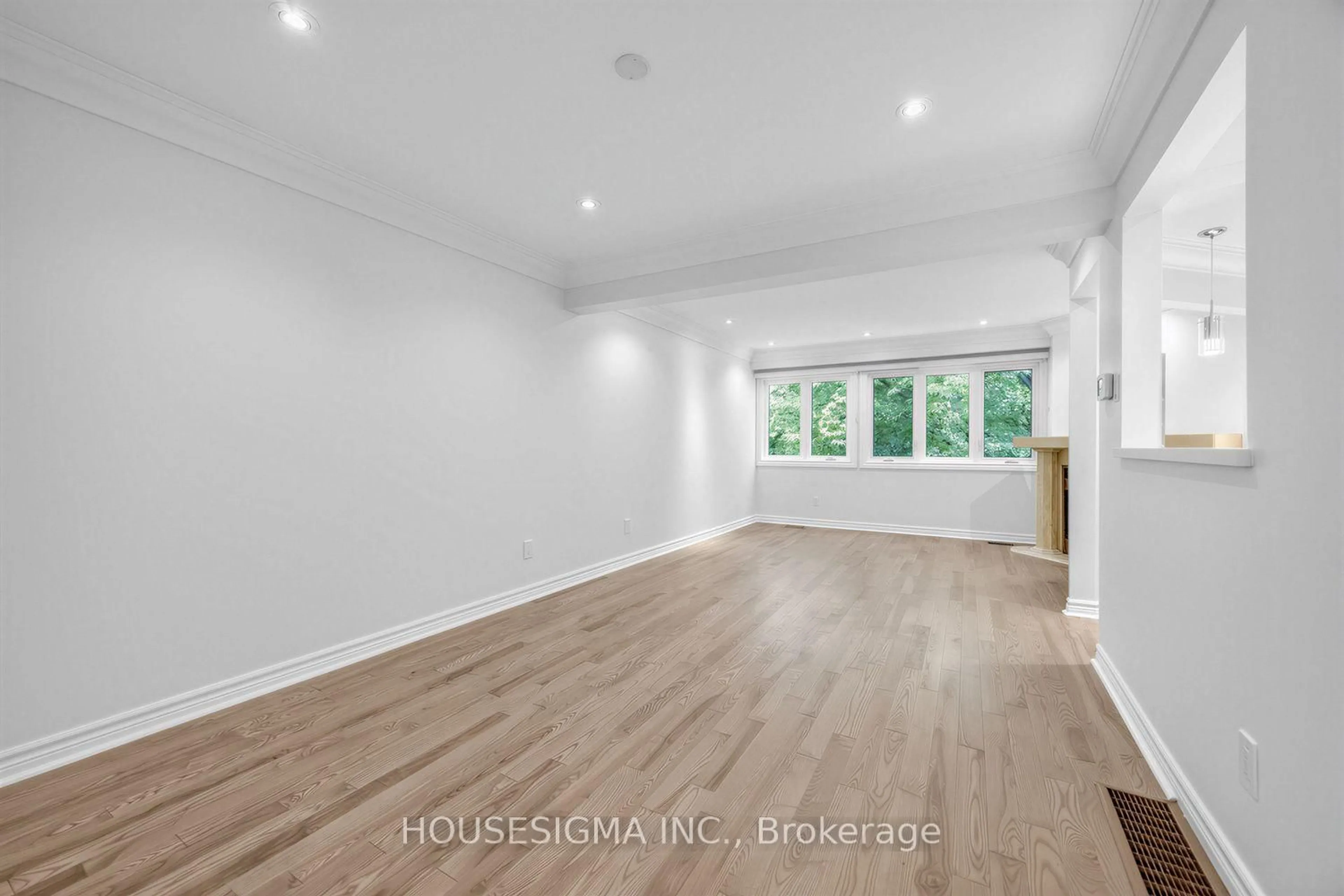 A pic of a room for 2199 Burnhamthorpe Rd #7, Mississauga Ontario L5L 5M7