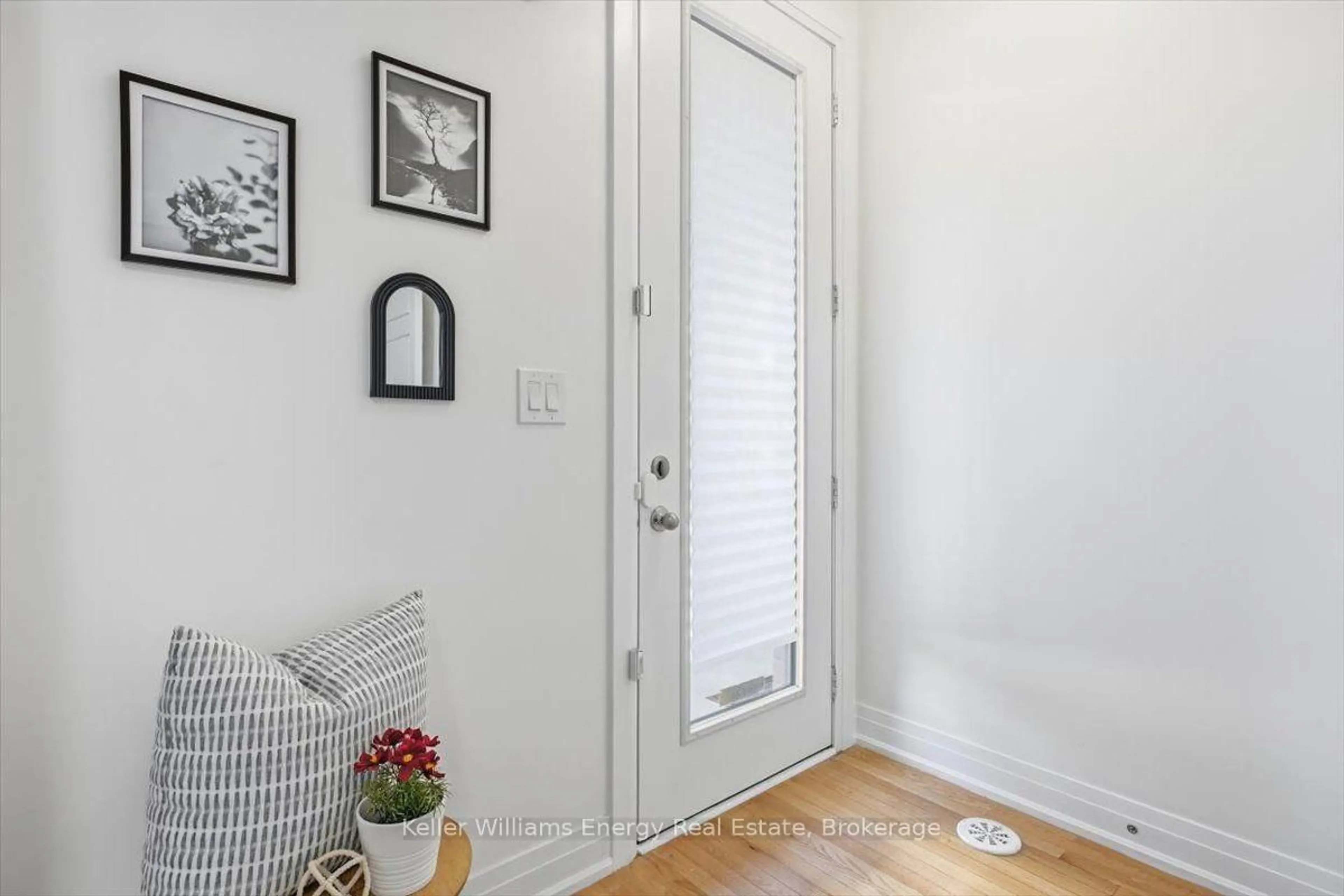 Indoor entryway for 721 Lawrence Ave #65, Toronto Ontario M6A 0C6