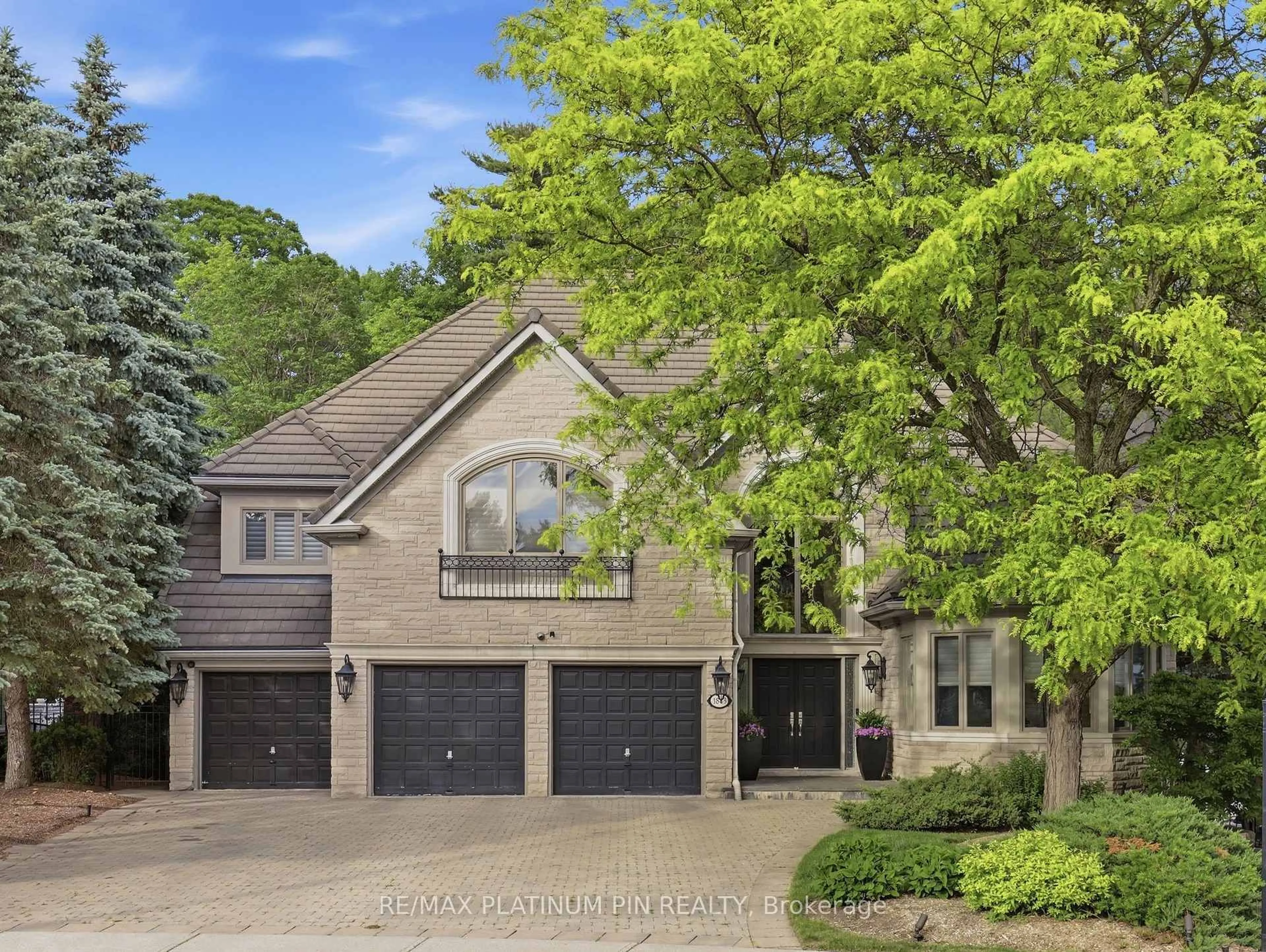 Home with brick exterior material, street for 1843 O'Neil Crt, Mississauga Ontario L5L 5X6