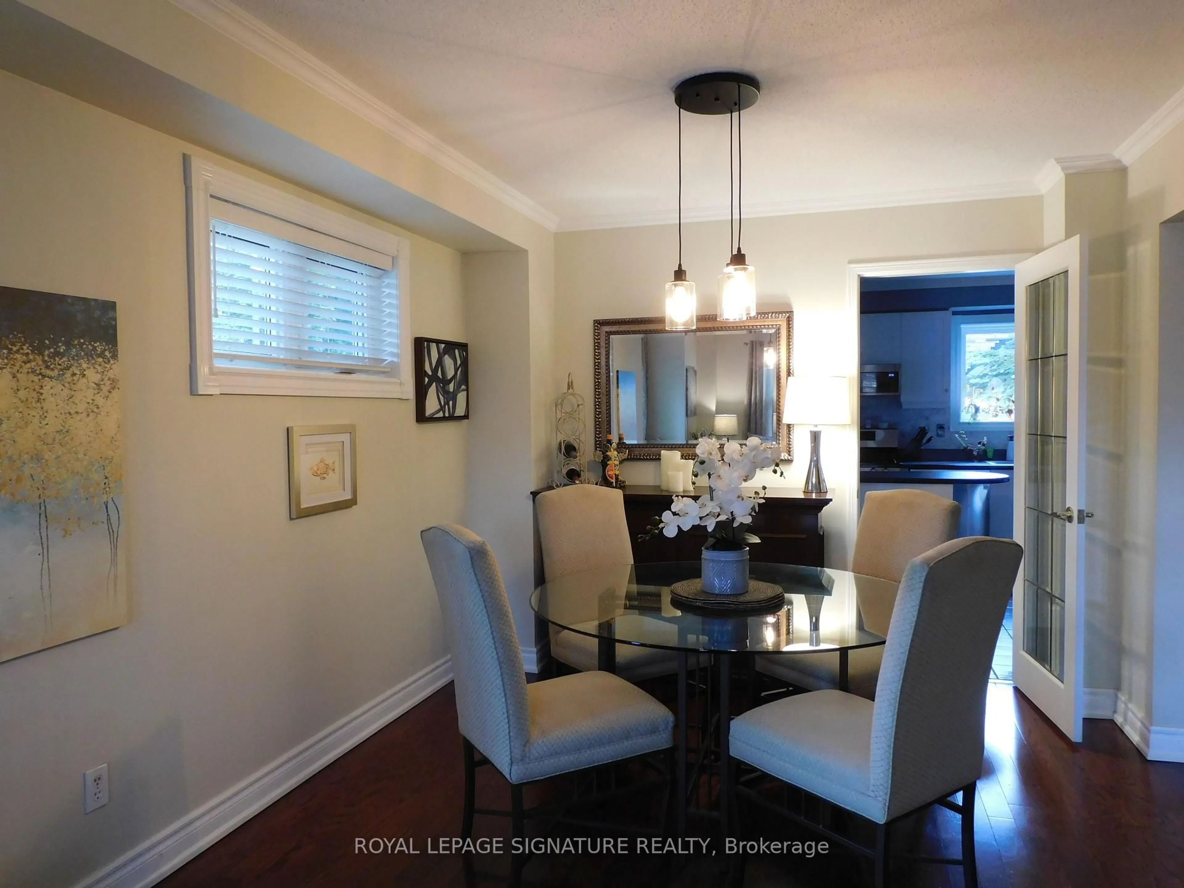 Dining room, wood/laminate floor for 5865 Dalebrook Cres #57B, Mississauga Ontario L5M 5X1