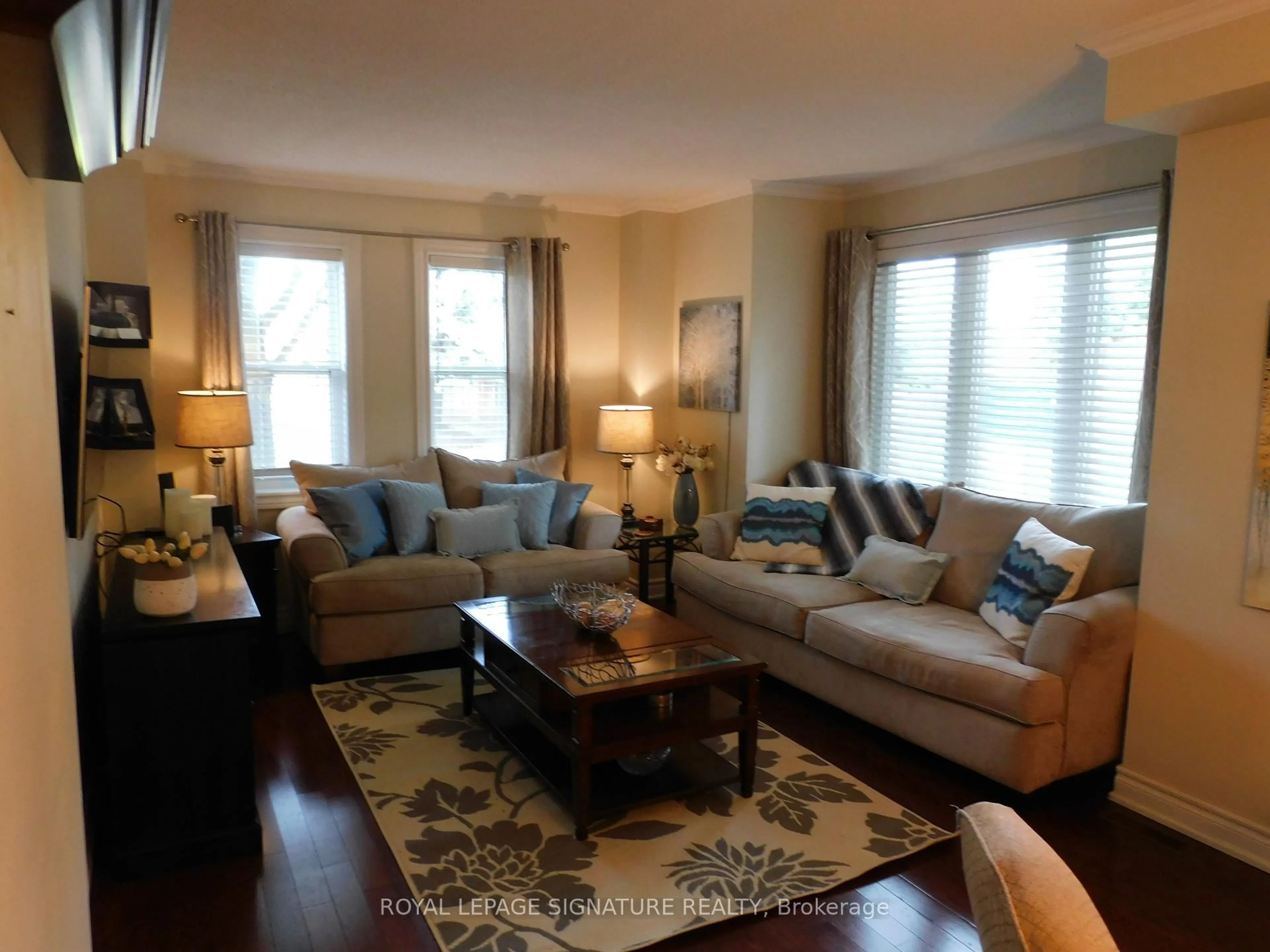 Living room with furniture, unknown for 5865 Dalebrook Cres #57B, Mississauga Ontario L5M 5X1