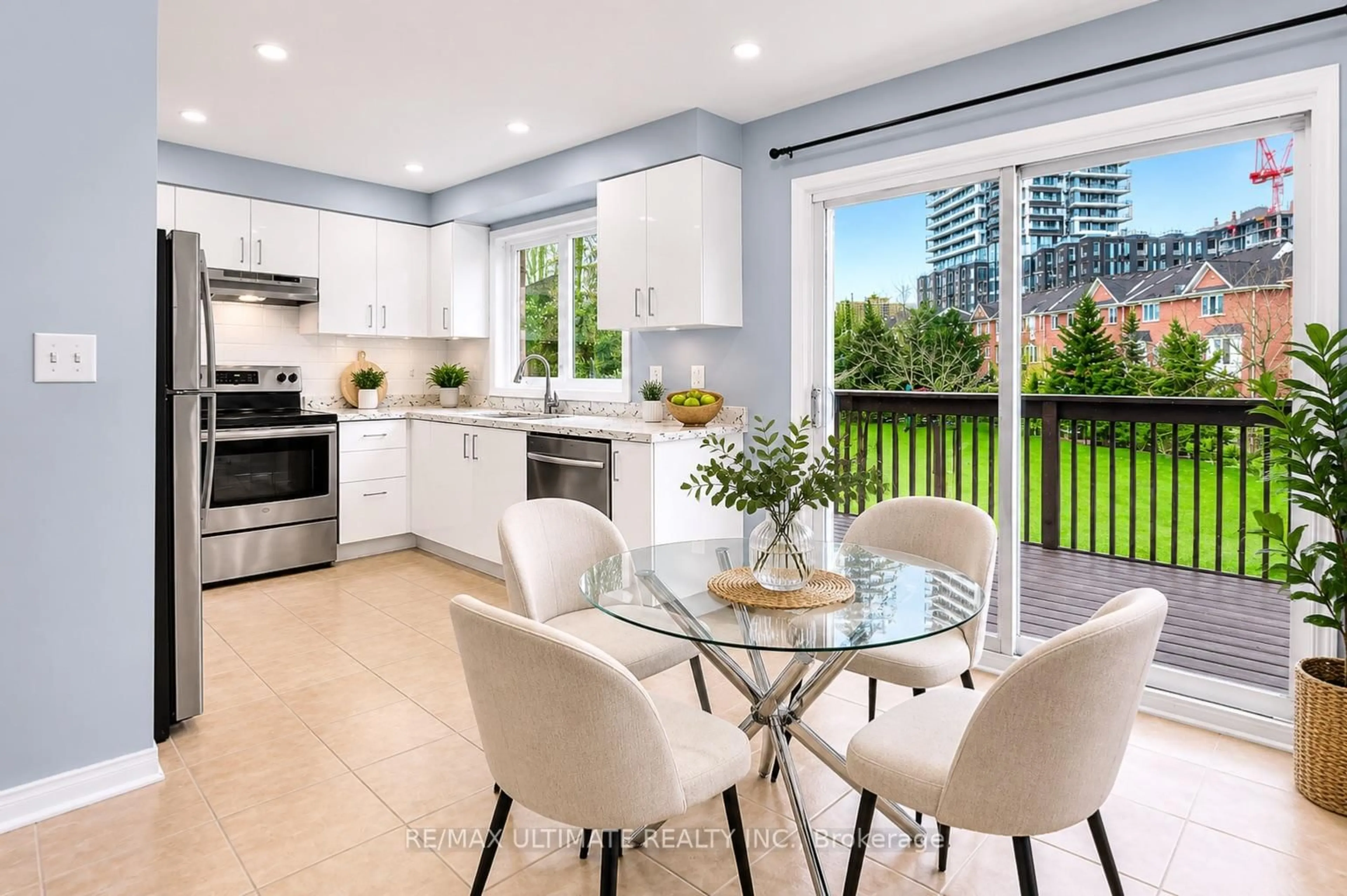 Open concept kitchen, ceramic/tile floor for 73 Bernard Ave, Brampton Ontario L6Y 5S4