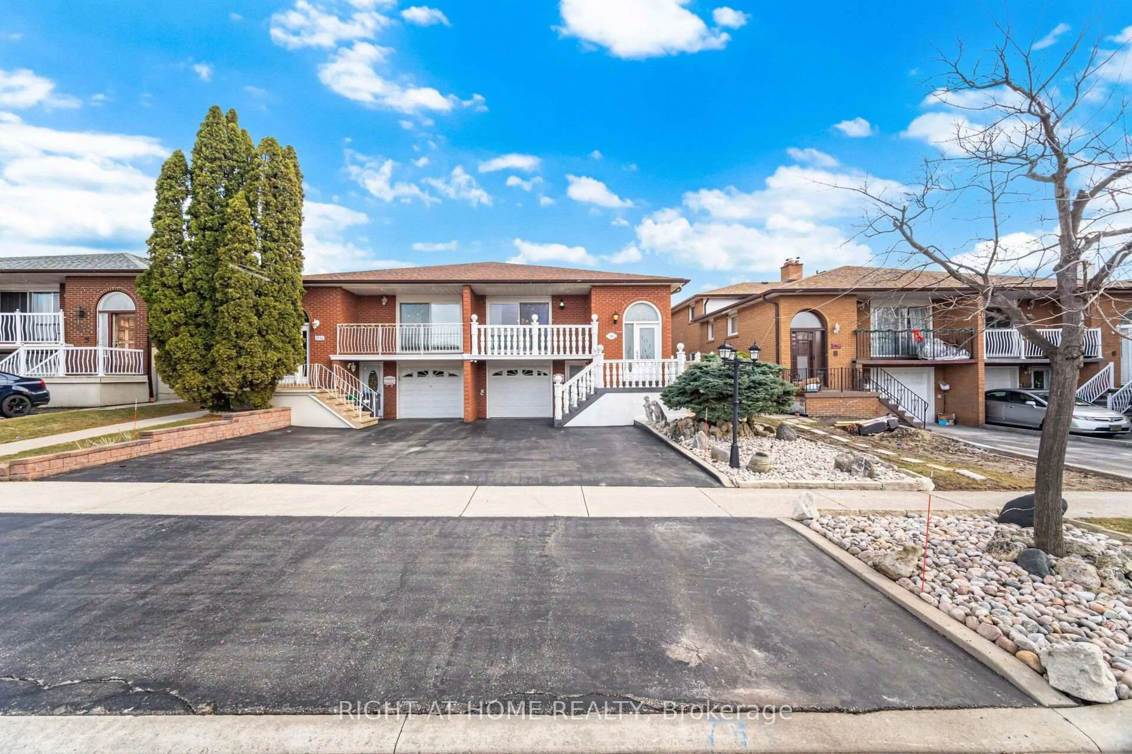 Home with brick exterior material, street for 3938 Midhurst Lane, Mississauga Ontario L4Z 1C7