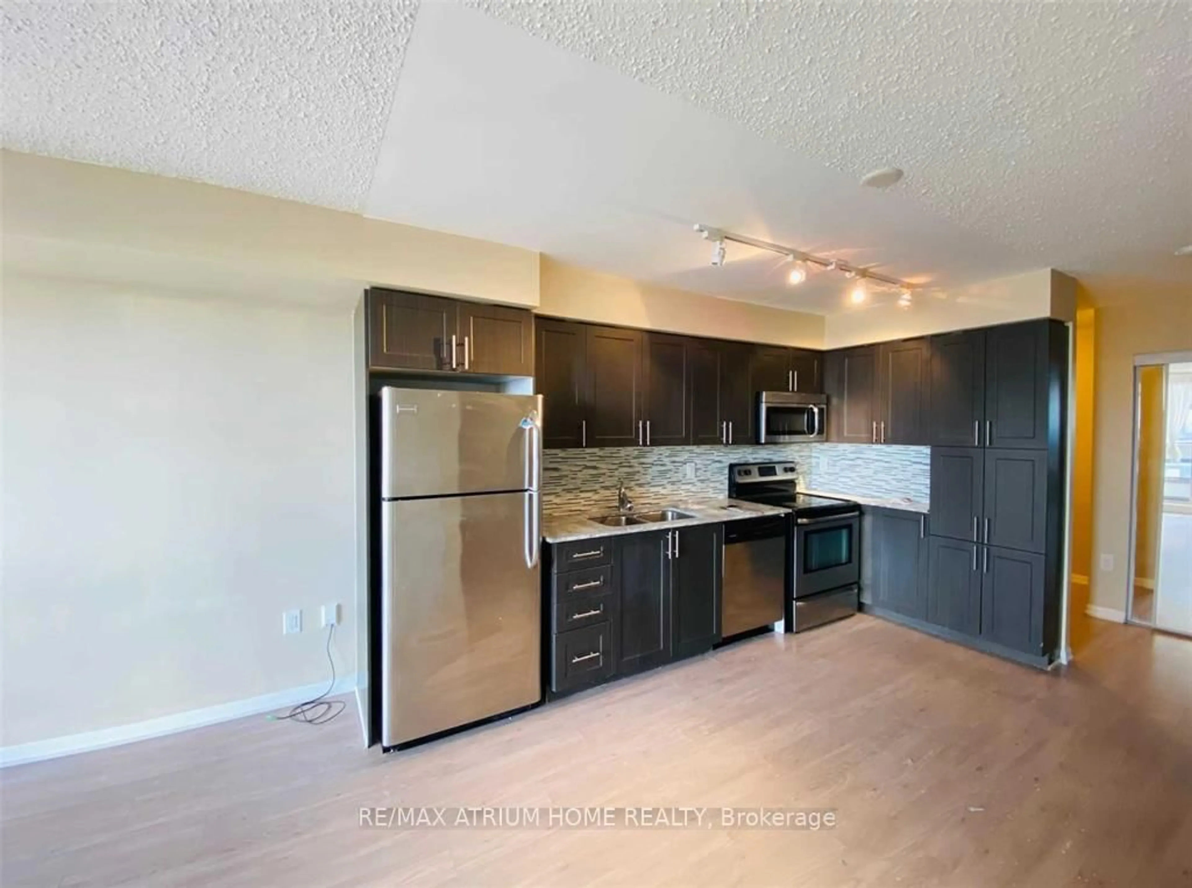 Standard kitchen, unknown for 800 Lawrence Ave #1818, Toronto Ontario M6A 1C3