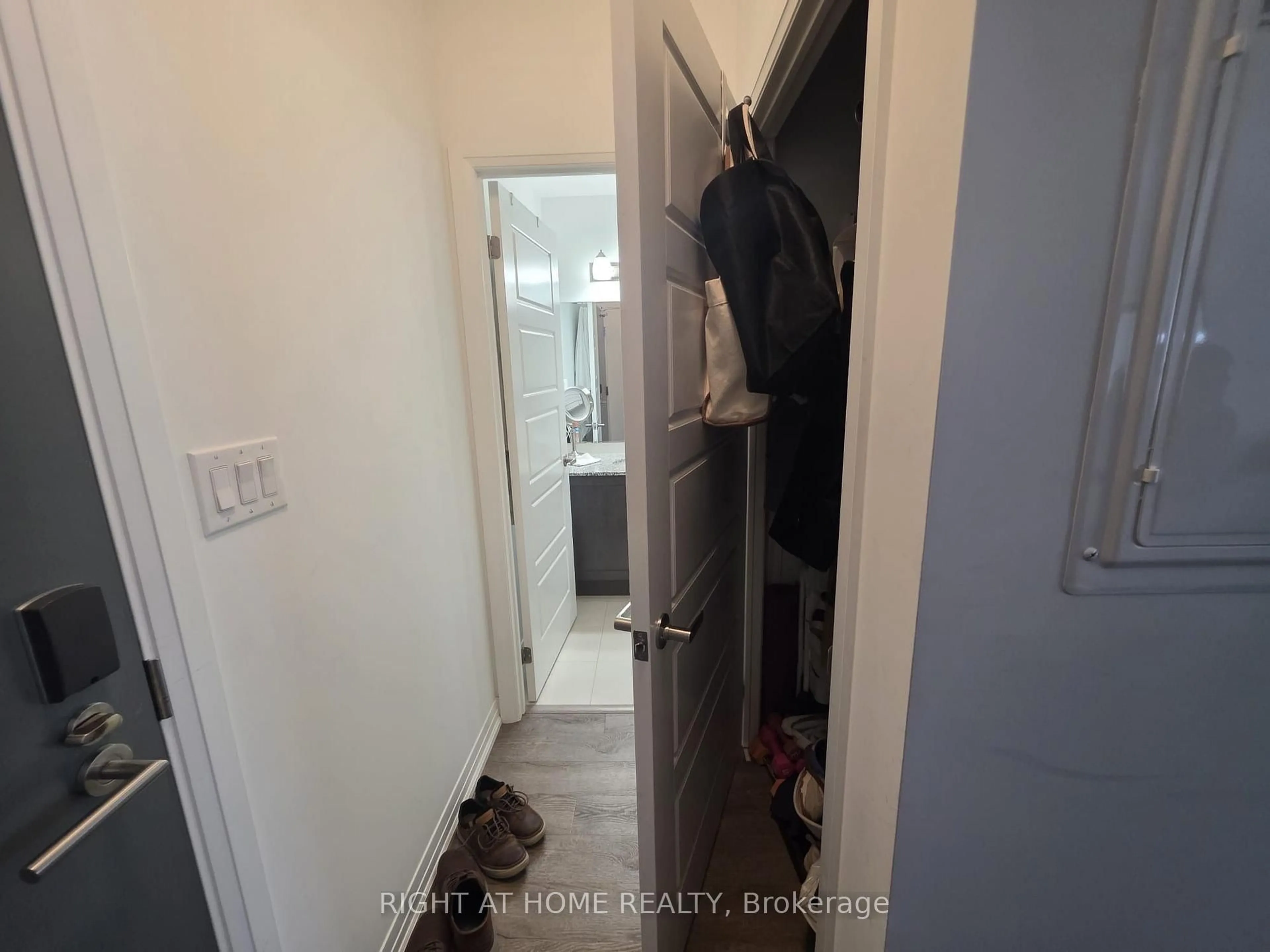 A pic of a room for 3285 Carding Mill Tr #204, Oakville Ontario L6M 5P7