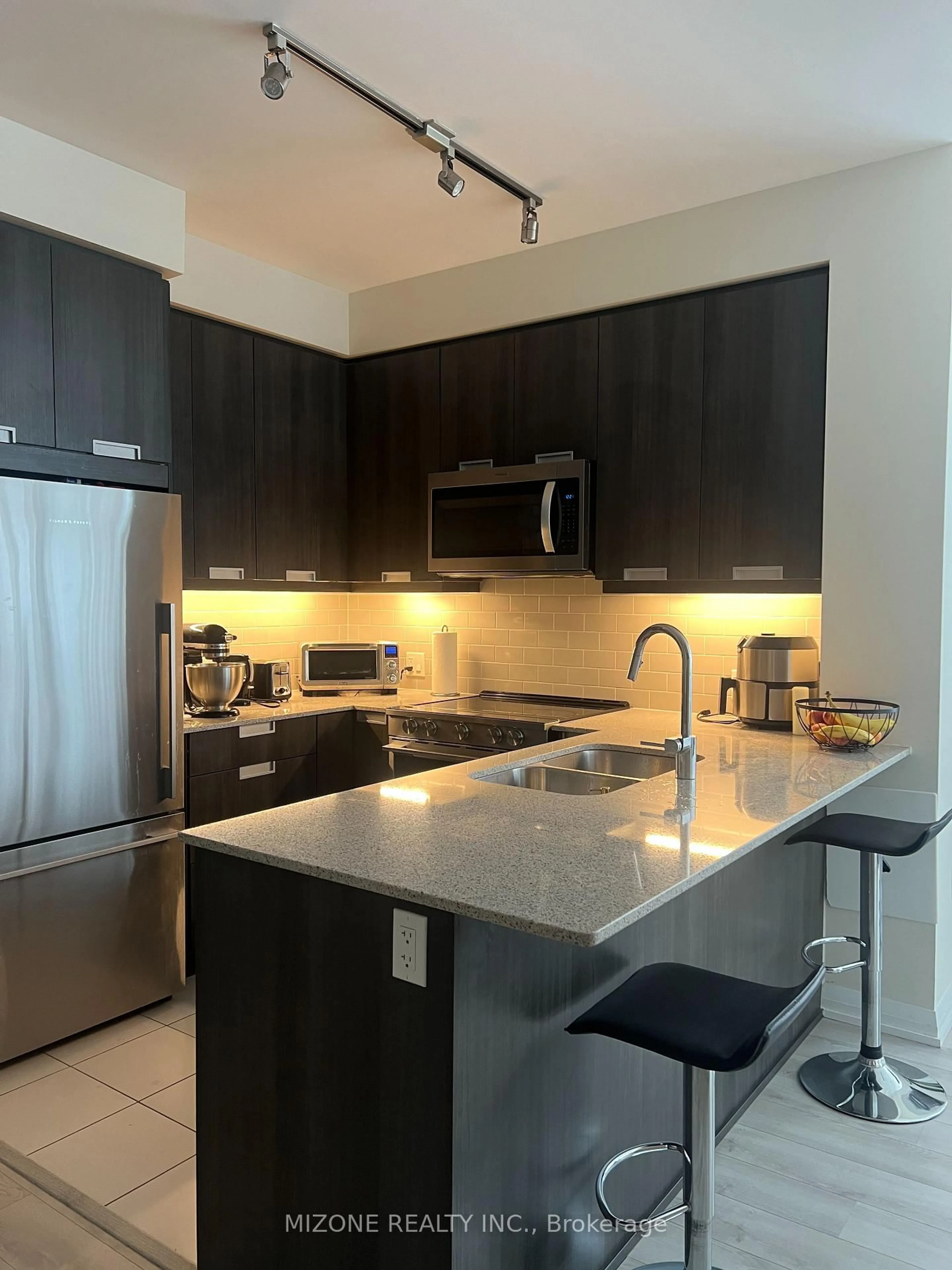 Unknown for 35 Watergarden Dr #220, Mississauga Ontario L5R 0G8