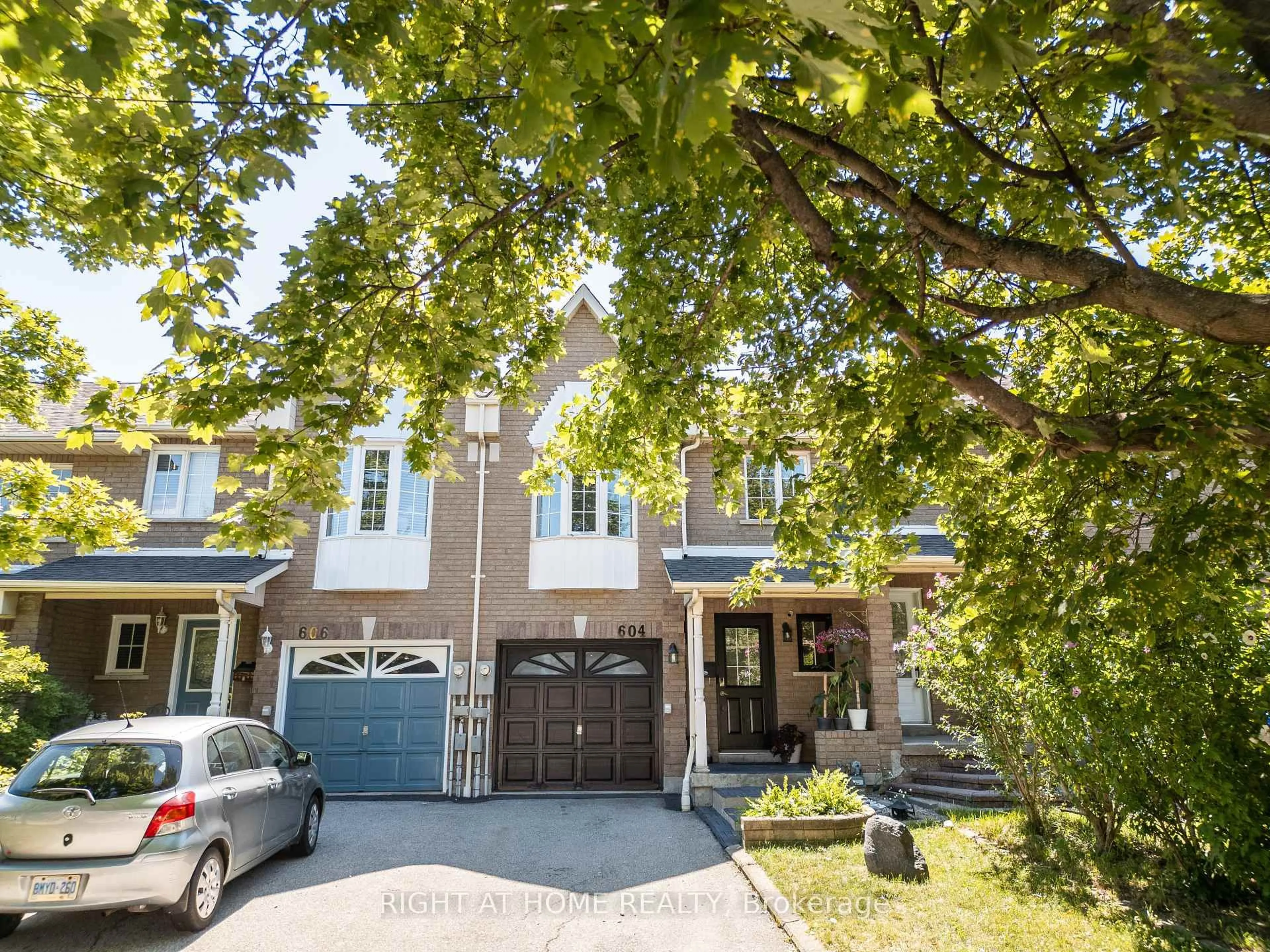 Home with brick exterior material, street for 604 Lumberton Cres, Mississauga Ontario L4Z 3Z6