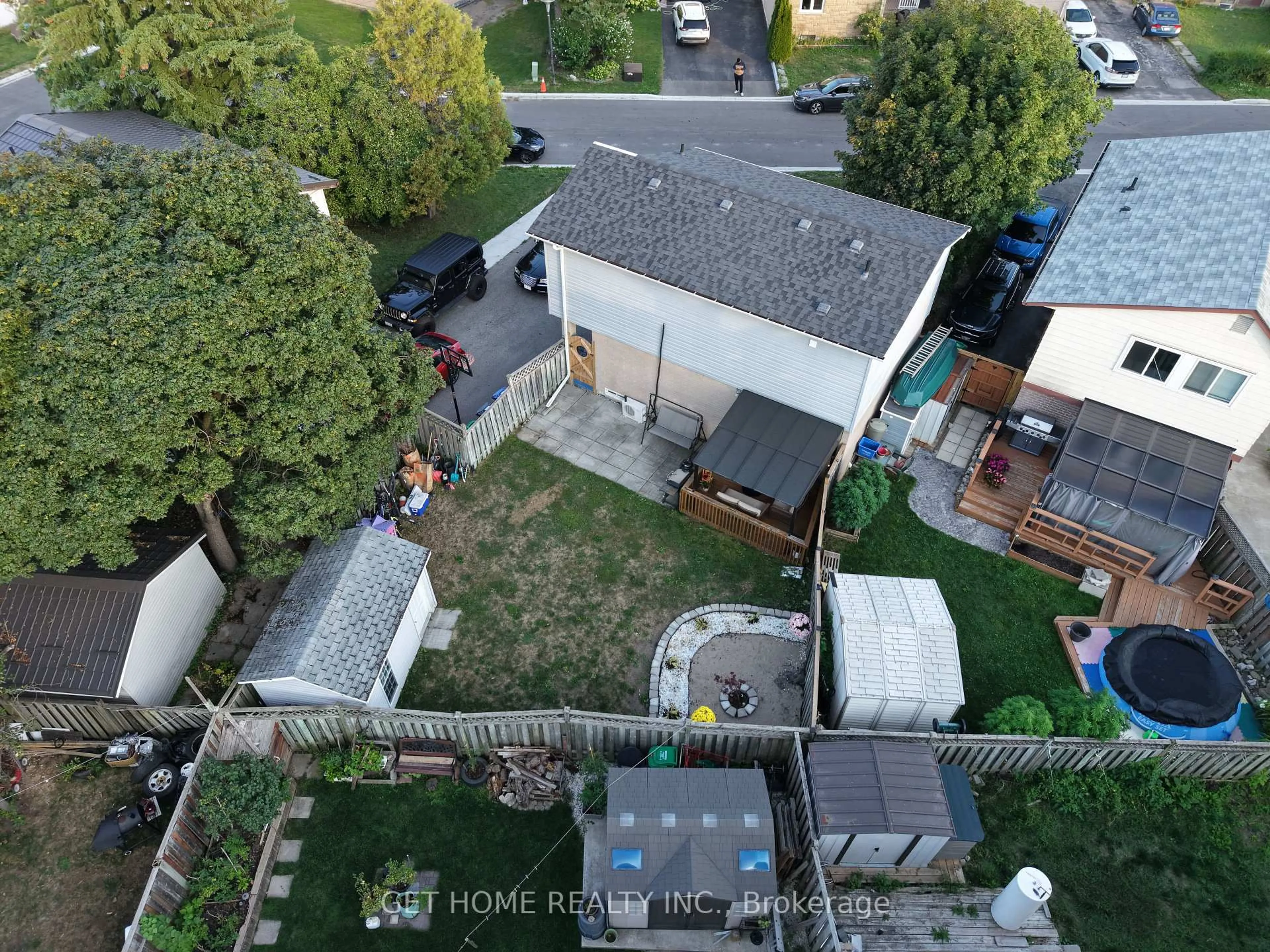 A pic from outside/outdoor area/front of a property/back of a property/a pic from drone, street for 5 Huronia Crt, Brampton Ontario L6S 2C7