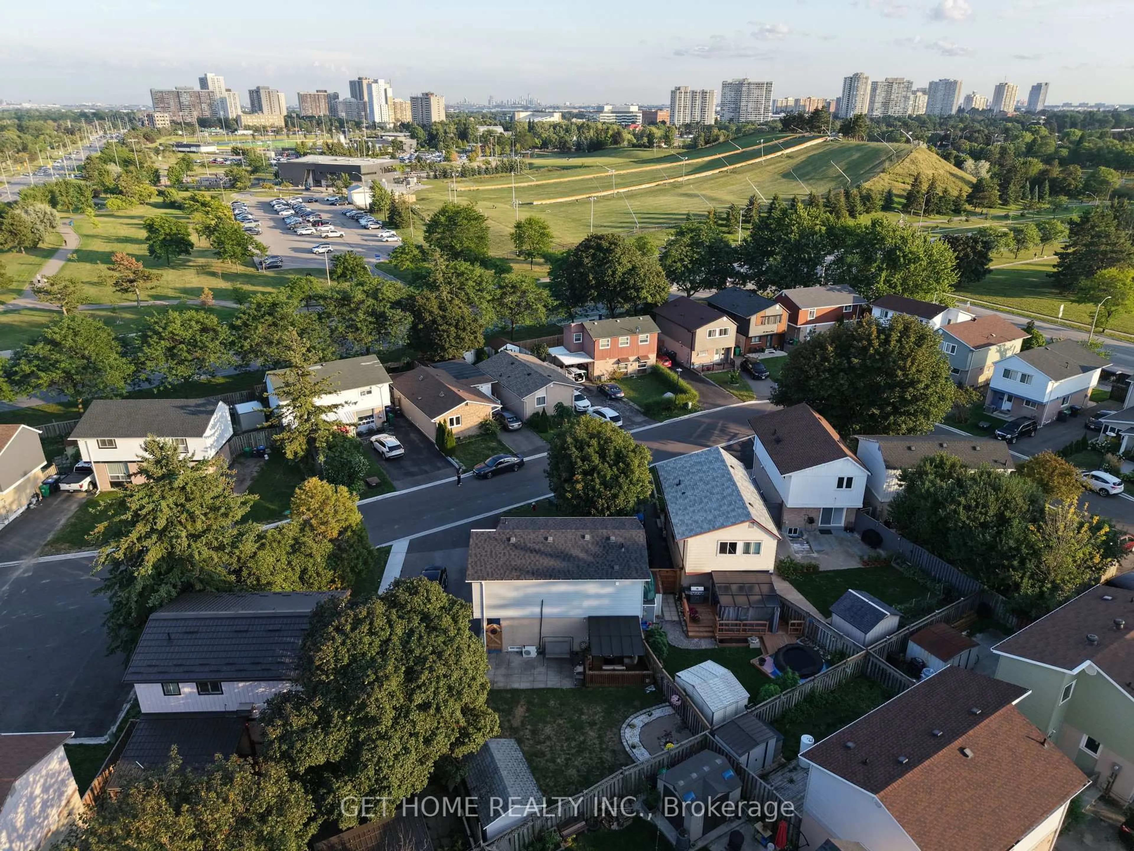 A pic from outside/outdoor area/front of a property/back of a property/a pic from drone, city buildings view from balcony for 5 Huronia Crt, Brampton Ontario L6S 2C7