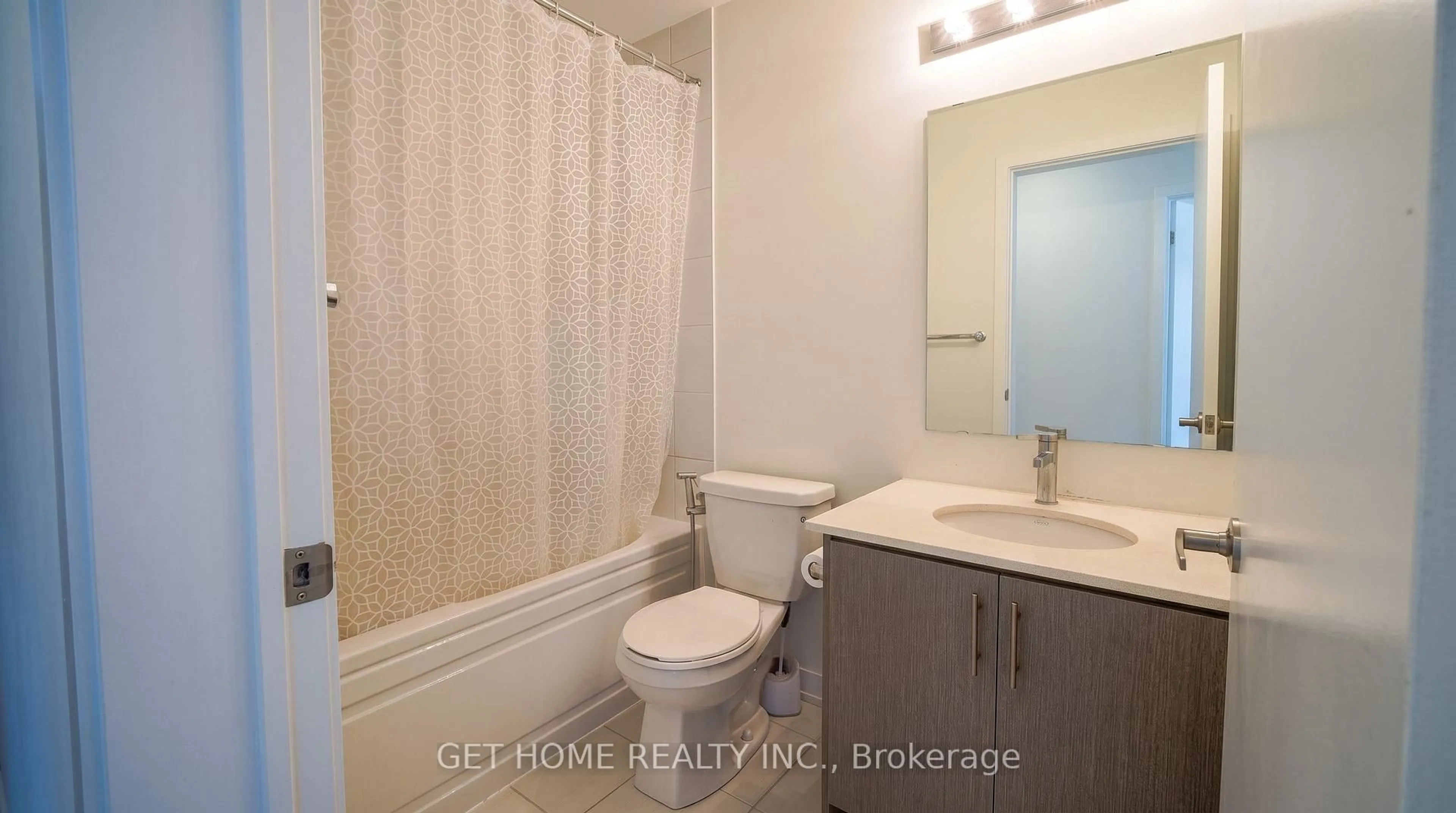 Standard bathroom, unknown for 3415 Ridgeway Dr #5, Mississauga Ontario L5L 6T5