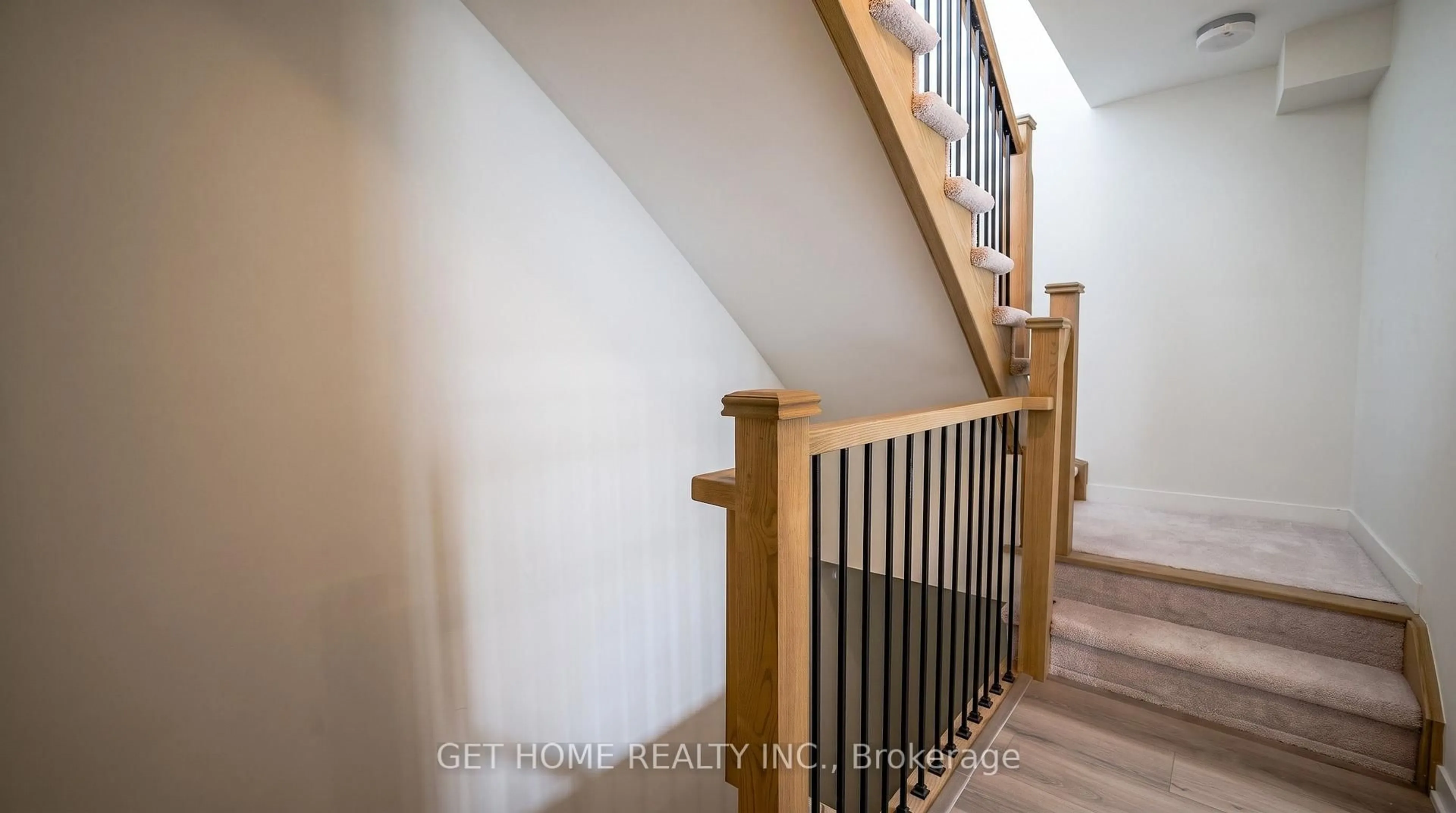 Stairs for 3415 Ridgeway Dr #5, Mississauga Ontario L5L 6T5