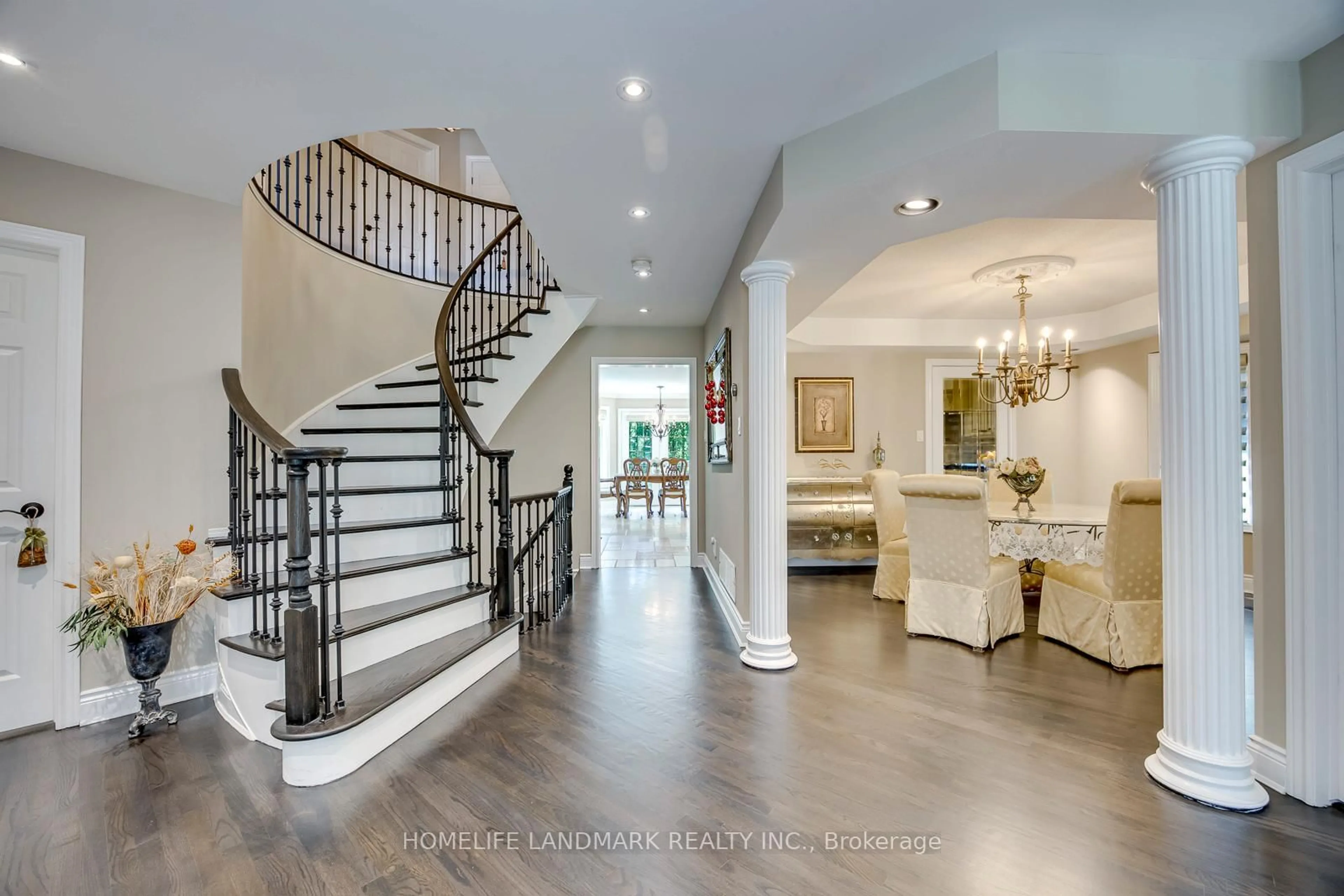 Indoor foyer for 1248 Bowman Dr, Oakville Ontario L6M 3J5