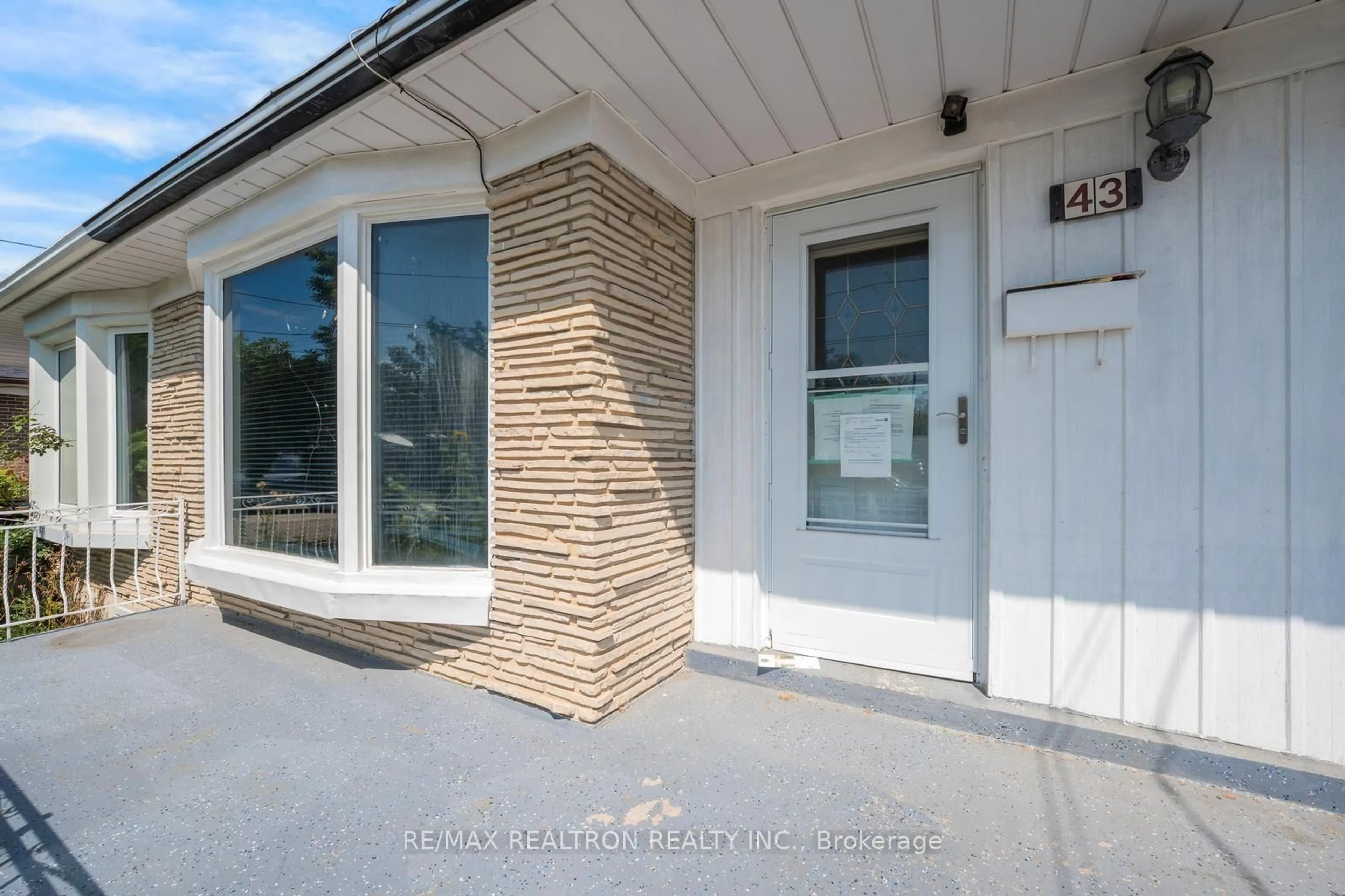 Unknown for 43 Lindylou Rd, Toronto Ontario M9M 2B1