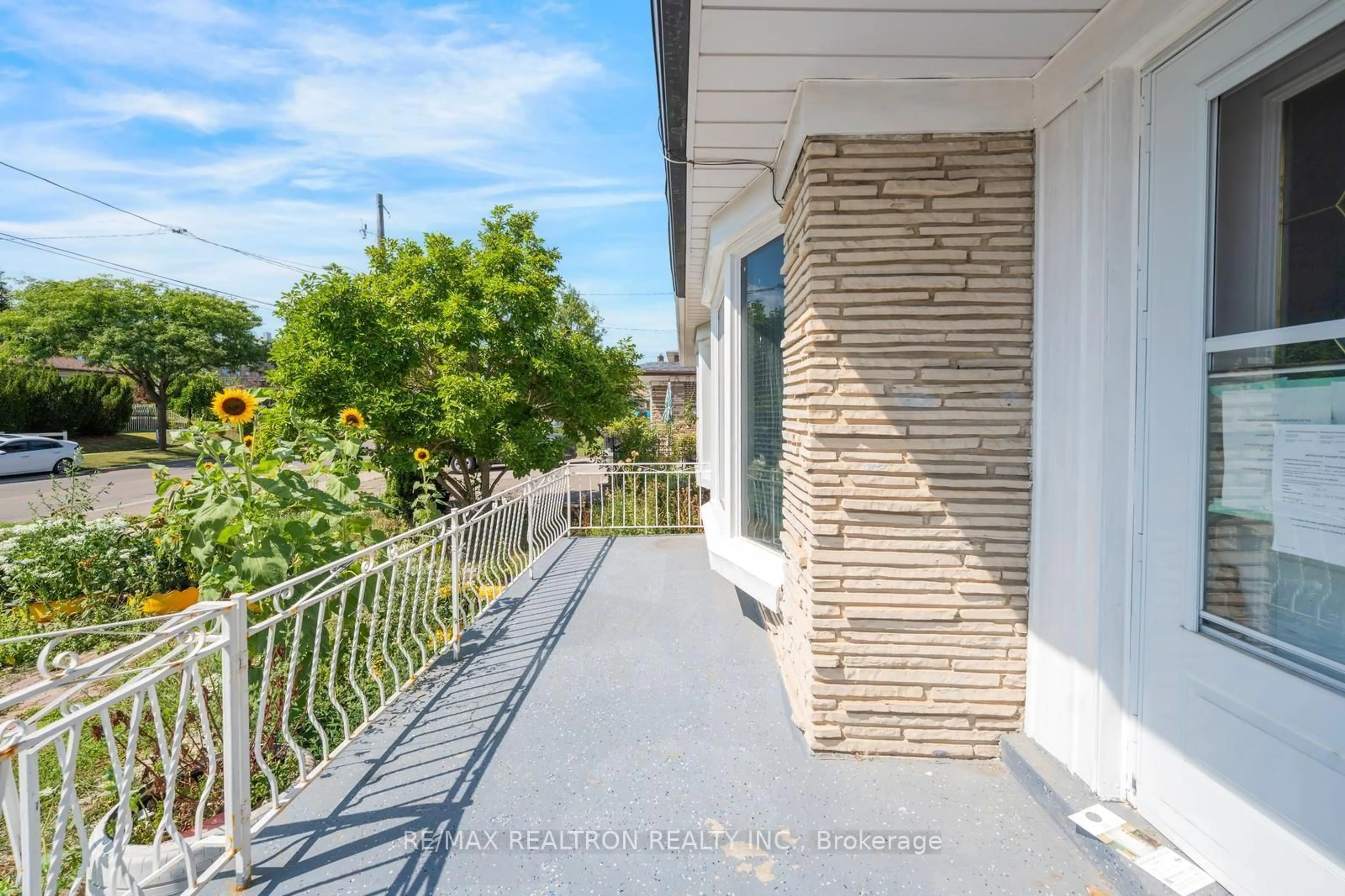 Unknown for 43 Lindylou Rd, Toronto Ontario M9M 2B1