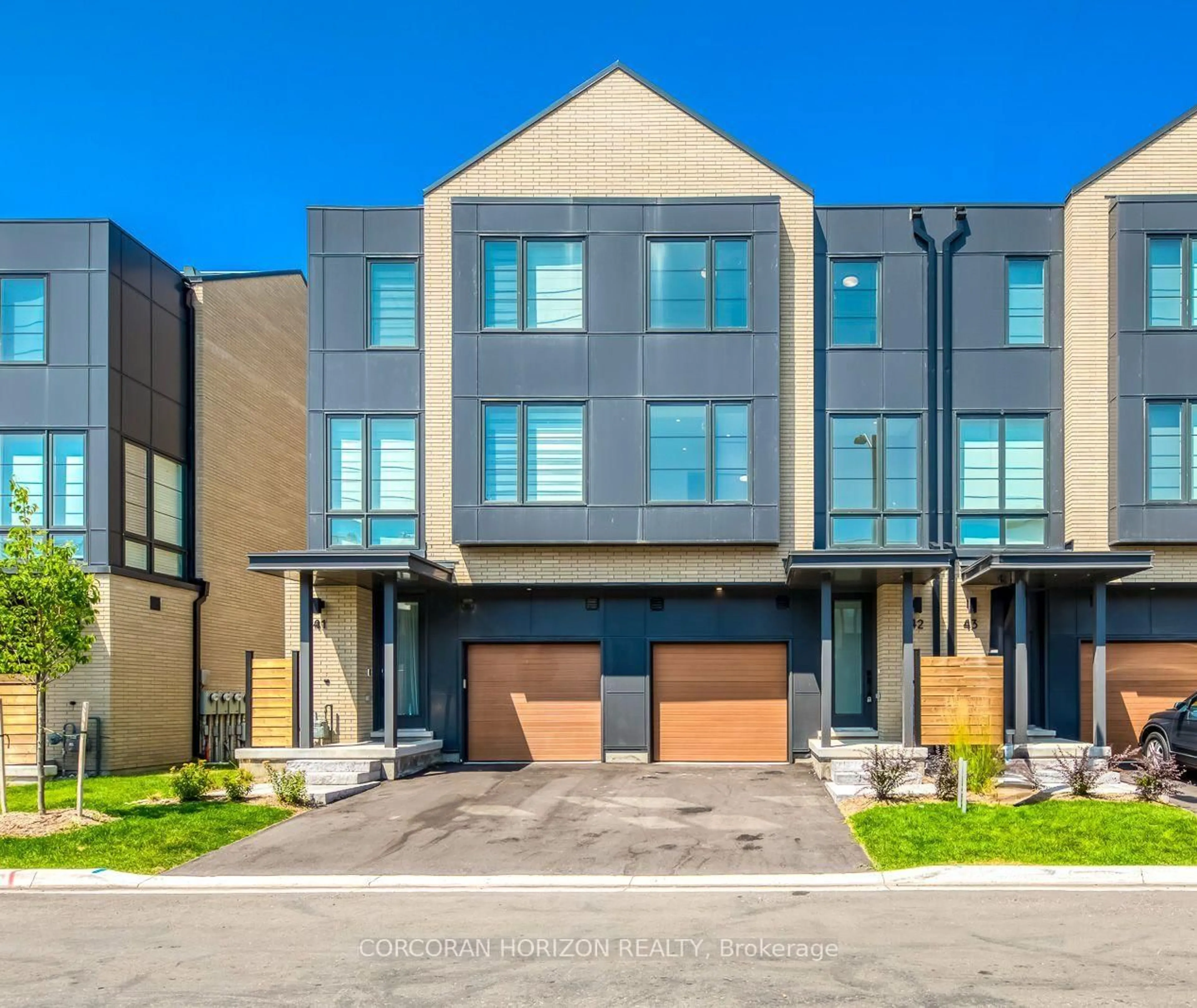 Home with brick exterior material, street for 2273 Turnberry Rd #42, Burlington Ontario L7M 2B2